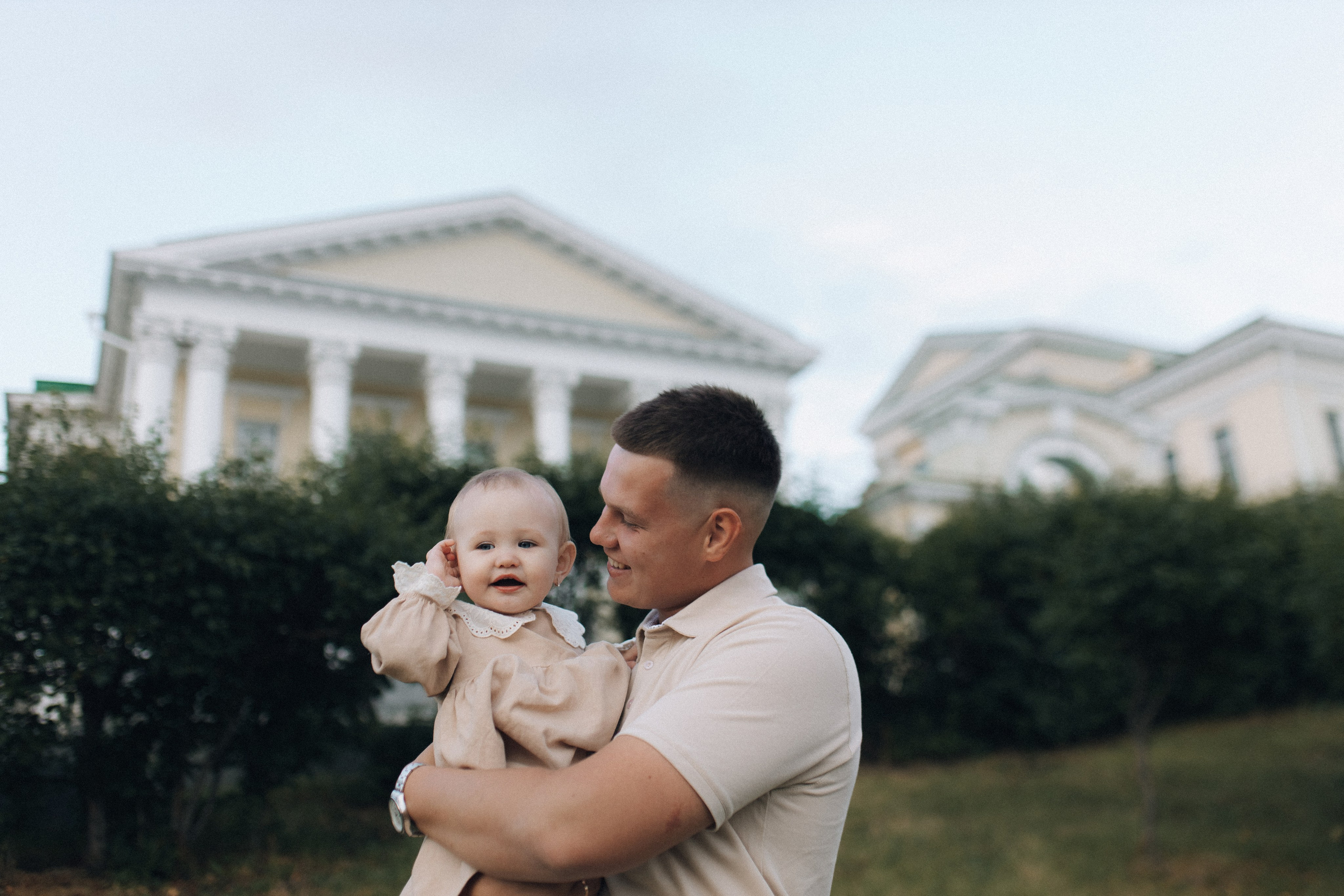 Семейная фотосессия летом в городе. Семейный фотограф Екатеринбург Черепанова Олеся