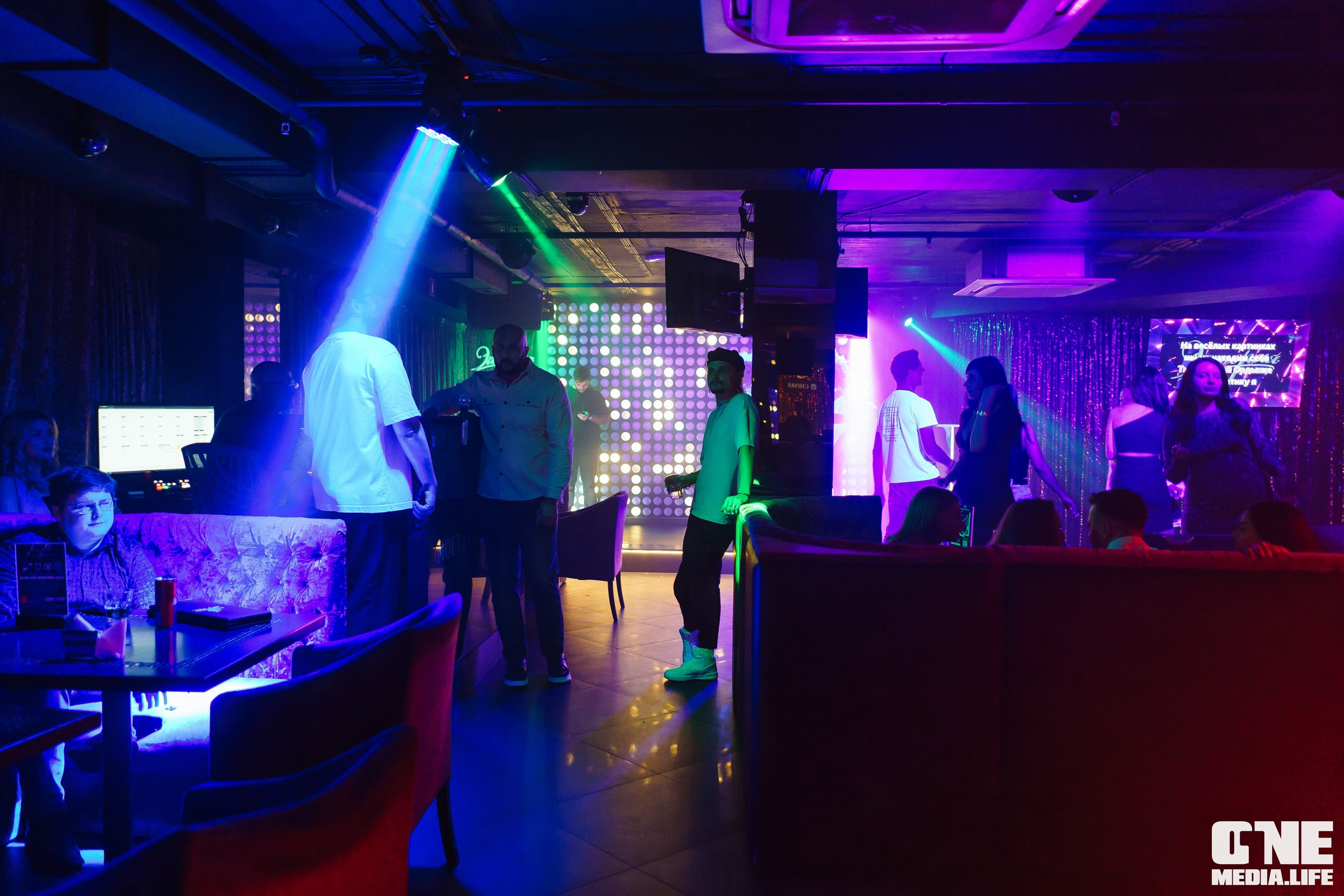 Фоторепортаж из караоке-клуба Эйфория. One Media Life: фоторепортажи, фотоотчеты с мероприятий и заведений