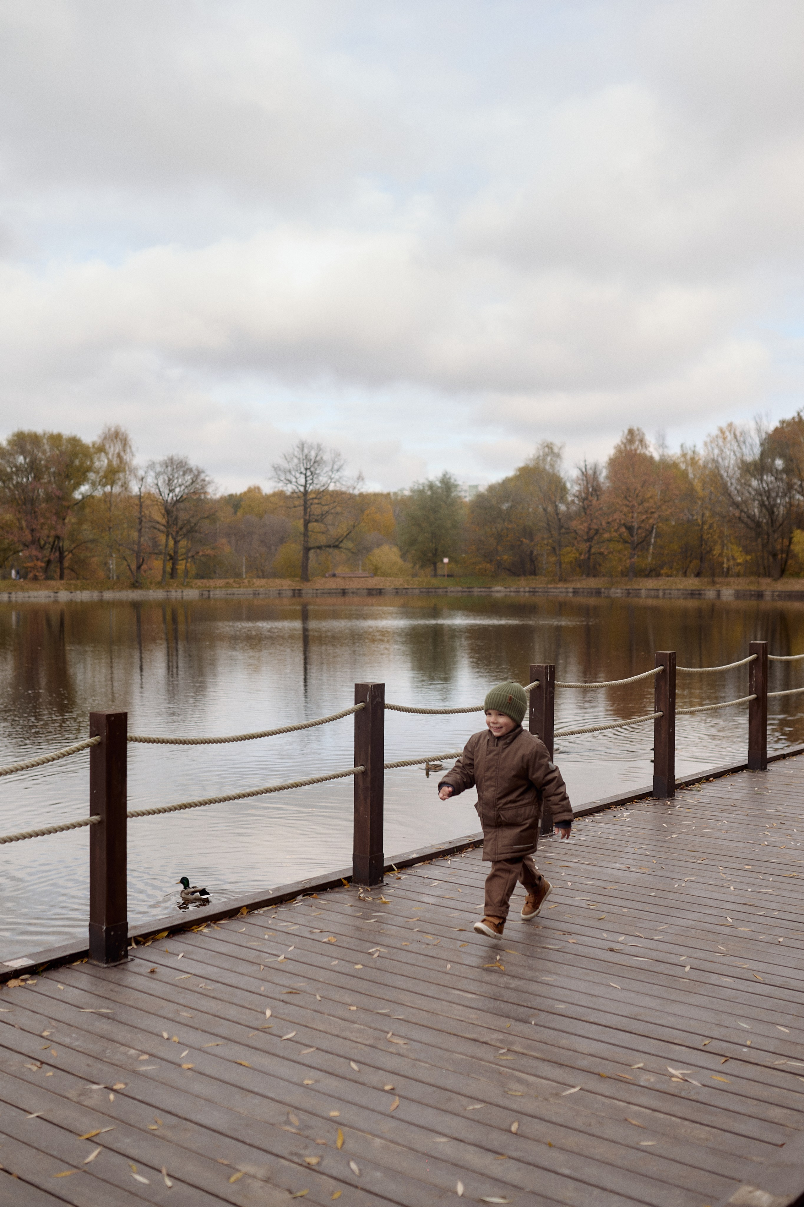 Вова, Юля и Максим в осеннем парке. Семейный и свадебный lifestyle-фотограф в Москве Мария Петрова