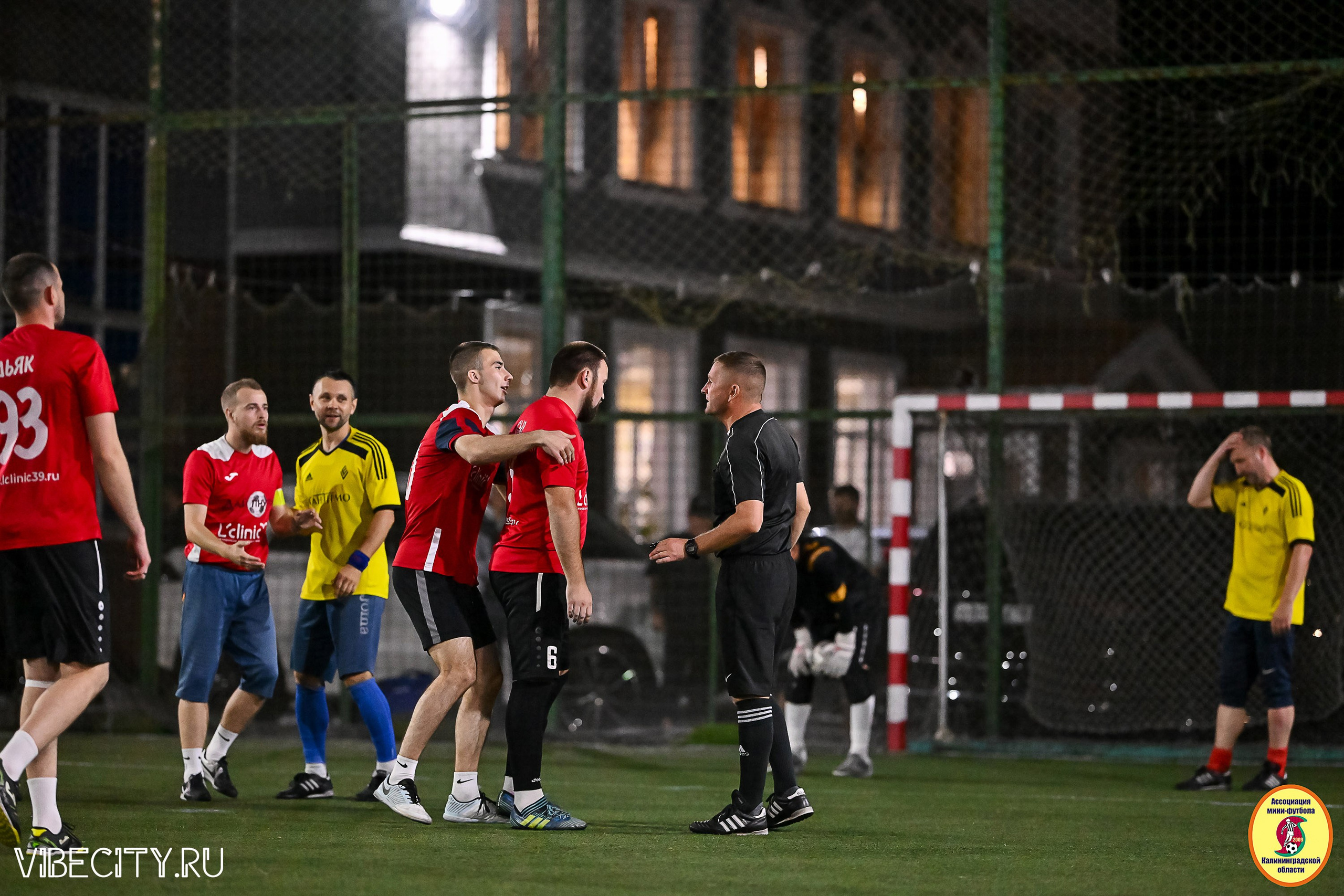 ФИНАЛЬНЫЕ ИГРЫ КУБКА МИНИ-ФУТБОЛЬНОЙ ЛИГИ И КУБКА КОРПОРАТИВНОЙ МФЛ 2025. VIBECITY.RU Вайб Сити Ру Фоторепортажи Фотоотчеты Калининград