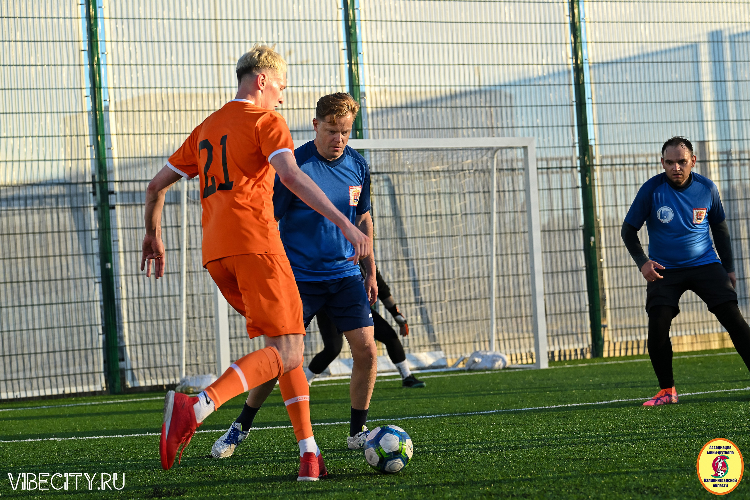 ИГРЫ МИНИ-ФУТБОЛЬНОЙ И КОРПОРАТИВНОЙ ЛИГИ. VIBECITY.RU Вайб Сити Ру Фоторепортажи Фотоотчеты Калининград