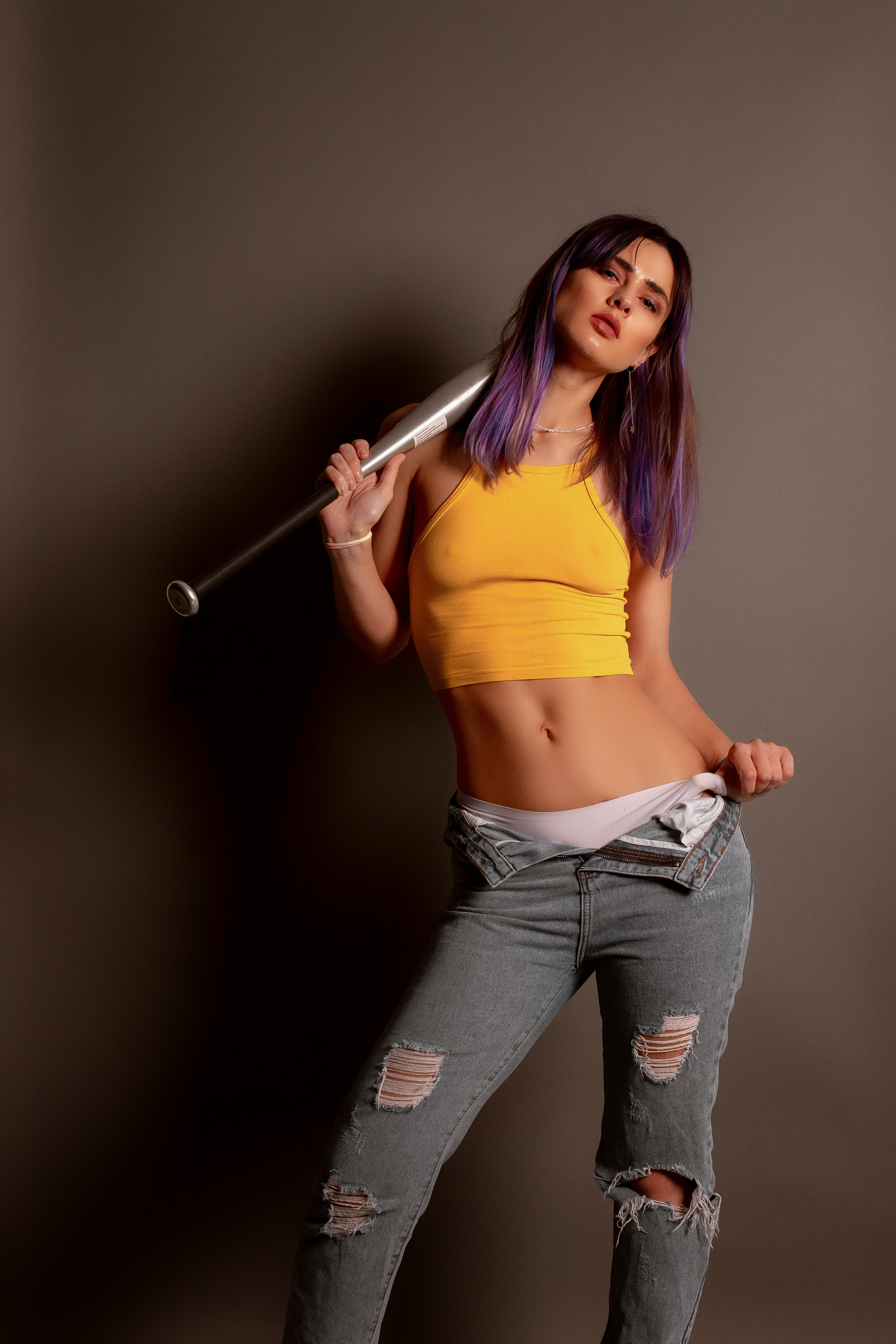 Яркая Фотосессия дерзкой девушки. Девушка с бейсбольной битой. Фотосессия хулиганки