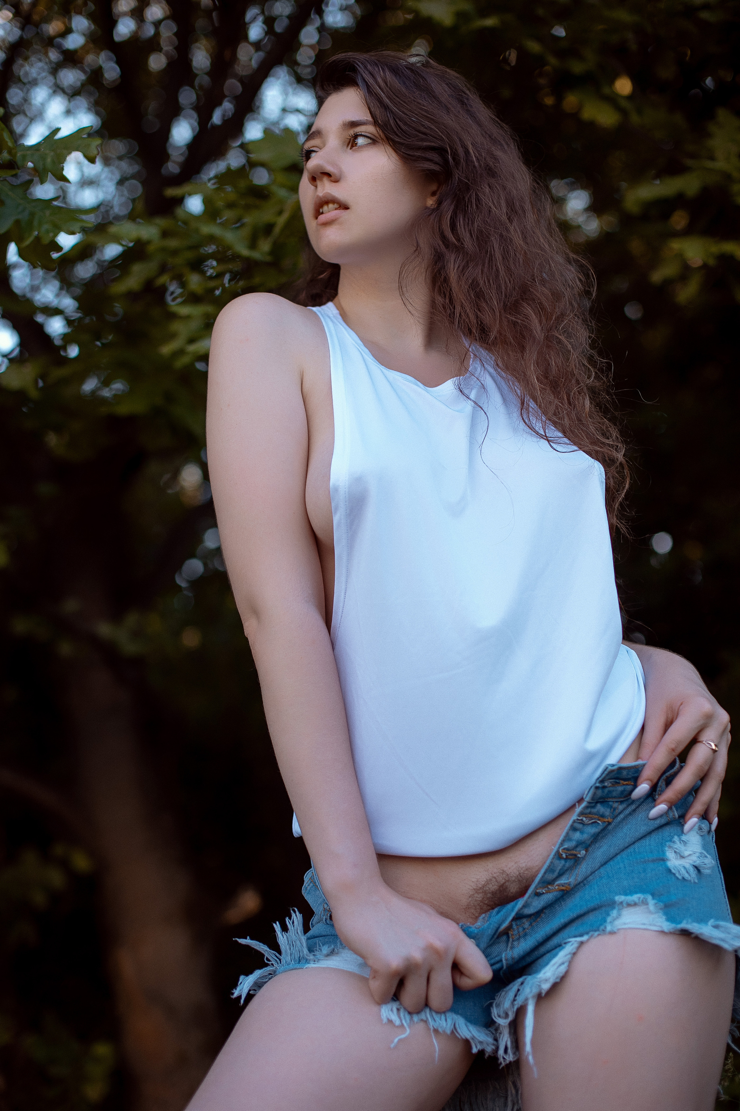 Фотосессия в парке. Девушка в белой майке. Долгопрудный
