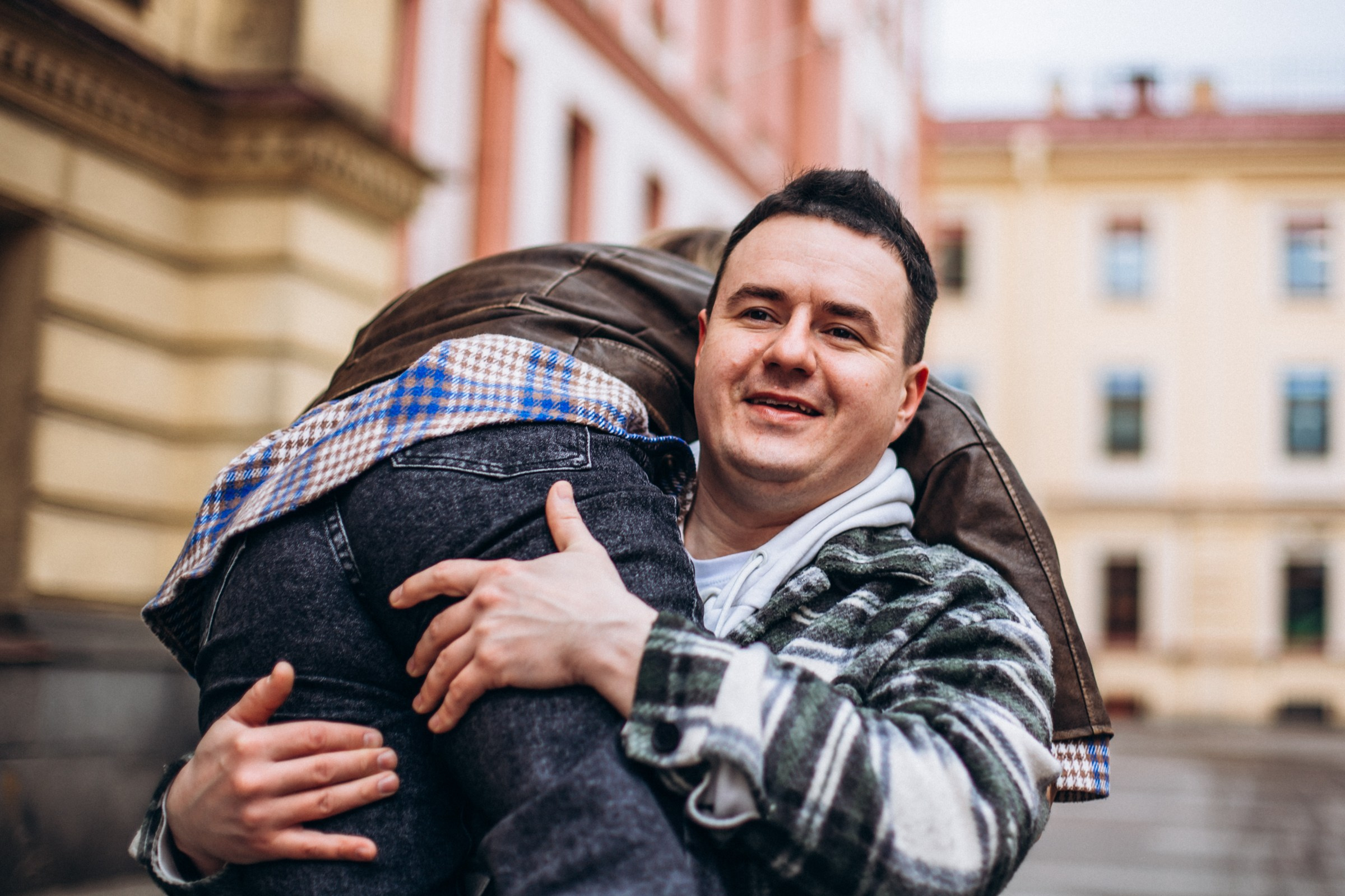 Юлия с семьей в апреле. Фотопрогулка в Петербурге. Индивидуальный и семейный фотограф в Санкт-Петербурге
