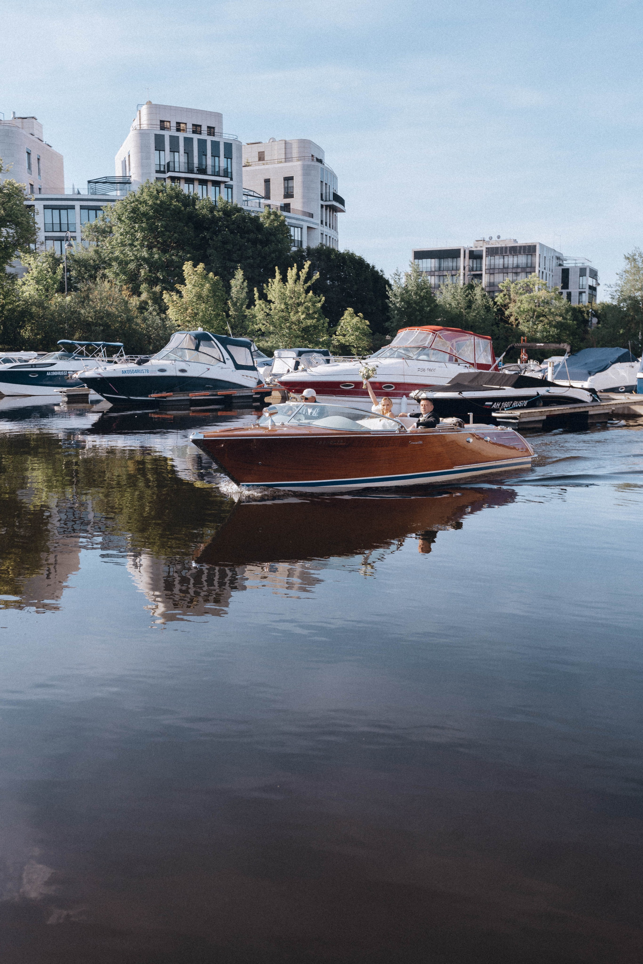СВАДЕНБНАЯ СЬЕМКА НА КАТЕРЕ ПО КАНАЛАМ САНКТ-ПЕТЕРБУРГА И В АКВАТОРИИ НЕВЫ. Профессиональный фотограф, Санкт-Петербург — Виктория Богомолова
