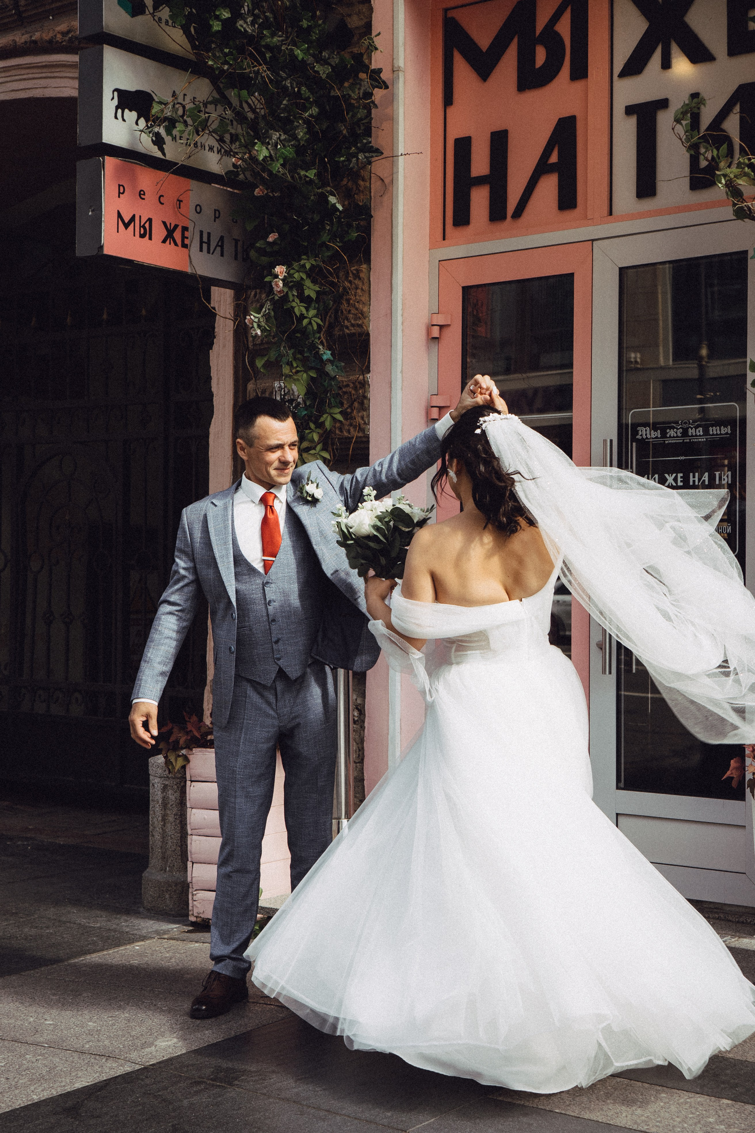 СВАДЕБНАЯ ПРОГУЛКА РЕСТОРАН МЫ ЖЕ НА ТЫ И ФОТОСЕССИИЯ С АВТОМОБИЛЕМ. Профессиональный фотограф, Санкт-Петербург — Виктория Богомолова
