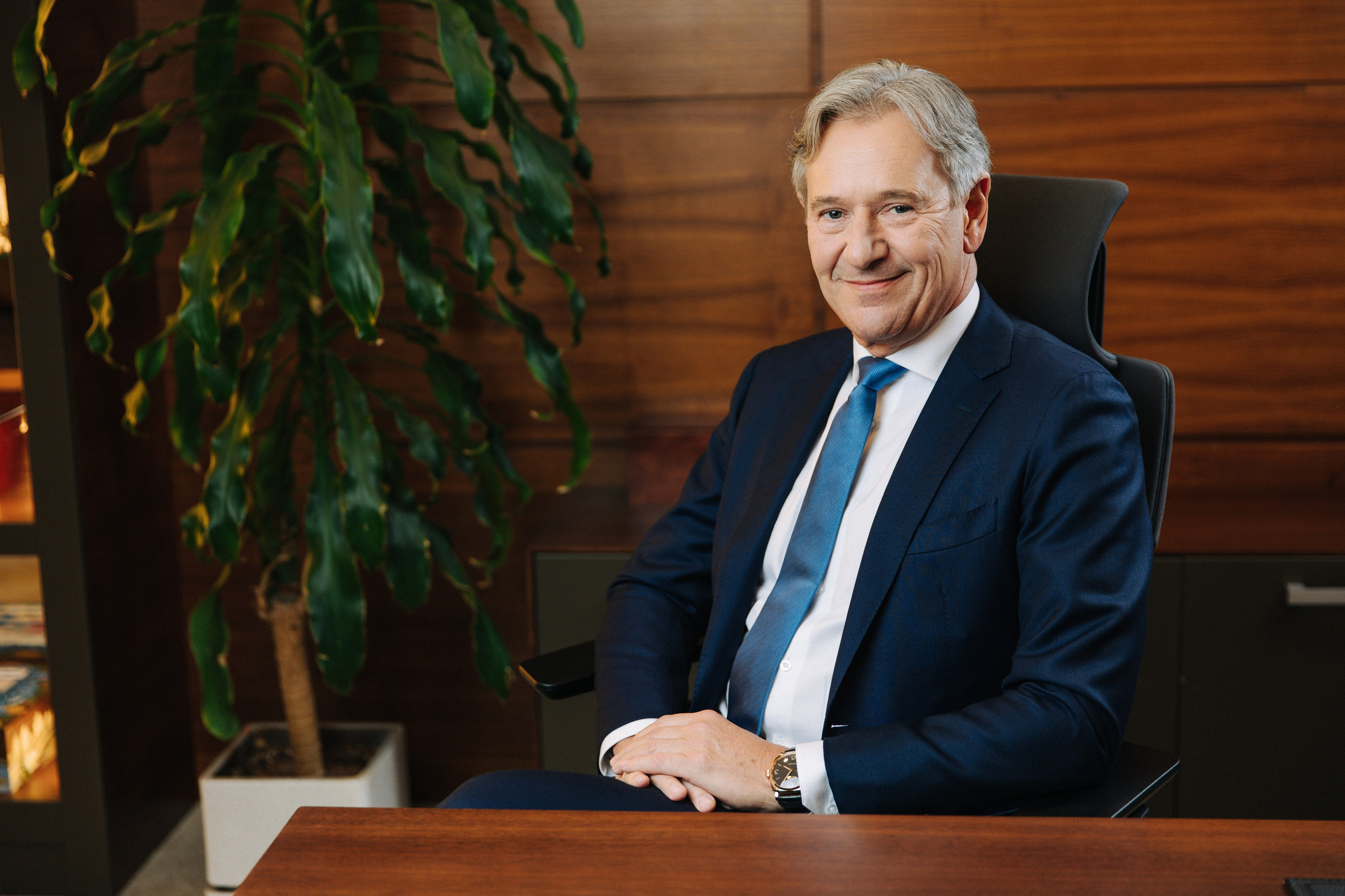 деловой портрет, портрет в деловом стиле, деловой портрет ии, фото делового портрета, деловой портрет москва, деловой портрет фотосессия, сделать деловой портрет, деловой портрет фотосъемка, деловая женщина портрет, женский деловой портрет, мужской деловой портрет, фотограф деловой портрет, дополнить биографию в сети деловым портретом, ии обработка фото деловой портрет, позы для делового портрета