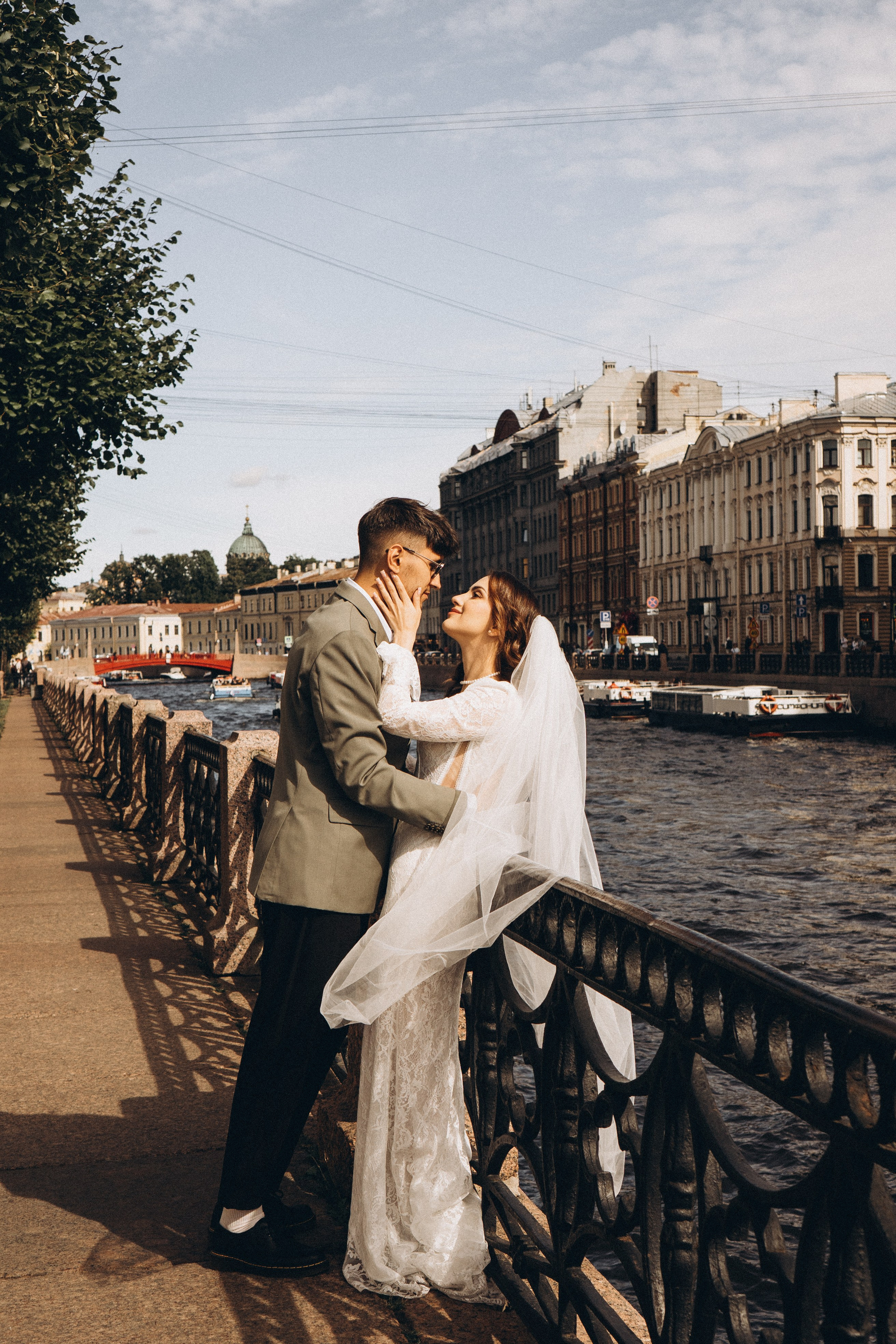 СВАДЕБНАЯ ПРОГУЛКА ВОЗЕ ИСАИКЕВСКОГО СОБОРА АСТОРИИ И ЗАКОНОДАЛЕТНОГО СОБРАНИЯ. Профессиональный фотограф, Санкт-Петербург — Виктория Богомолова