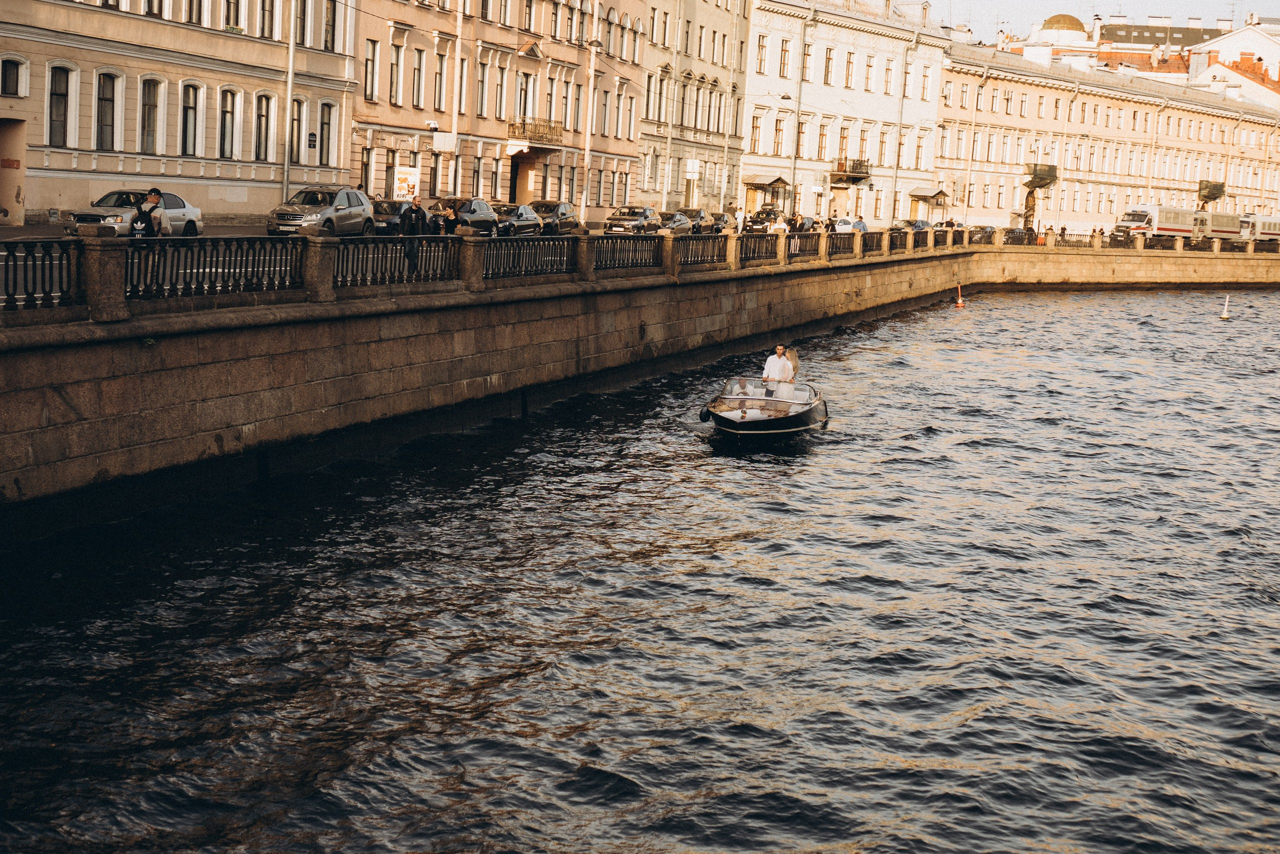 СВАДЕНБНАЯ СЬЕМКА НА КАТЕРЕ ПО КАНАЛАМ САНКТ-ПЕТЕРБУРГА И В АКВАТОРИИ НЕВЫ. Профессиональный фотограф, Санкт-Петербург — Виктория Богомолова