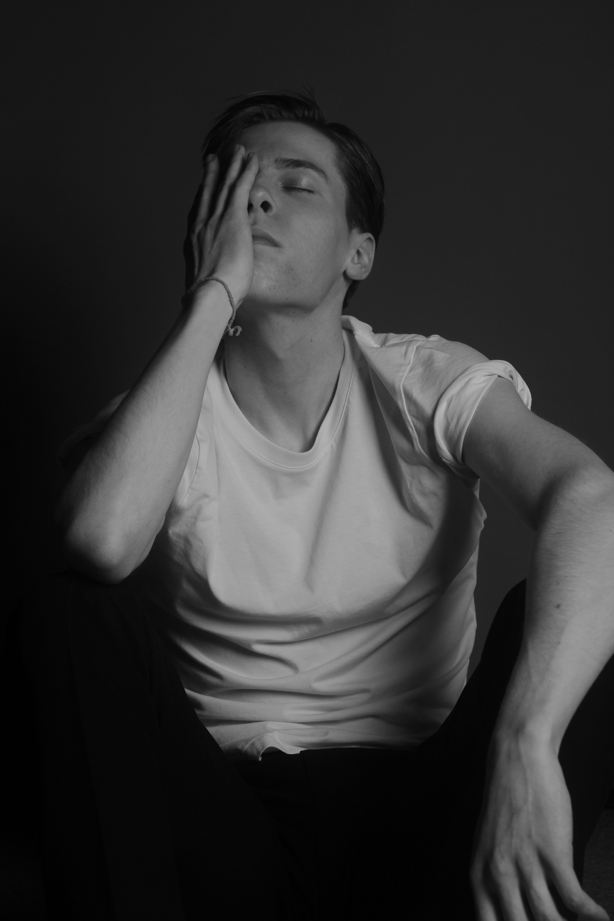 Макар, актер рекламы. Контент-фотограф для творческих единиц и мастеров в Санкт-Петербурге