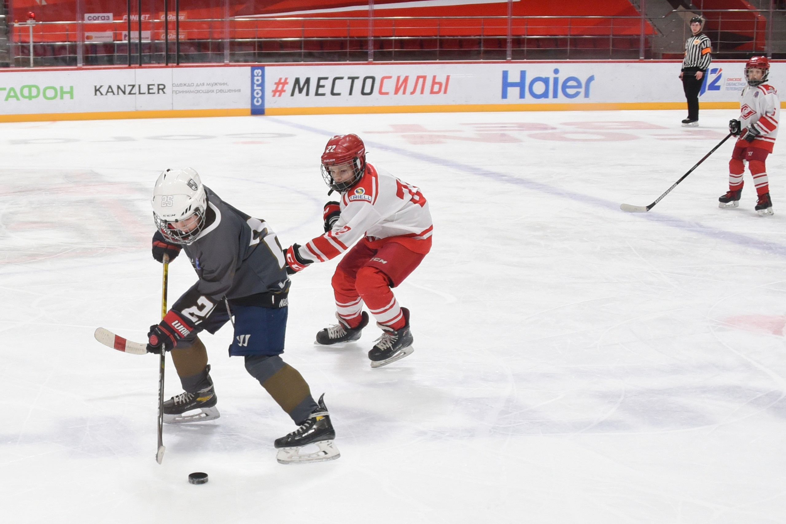 Десятый турнир по хоккею на кубок Юрия Ляпкина. Репортажный фотограф в Москве и Санкт-Петербурге Артем Лунев