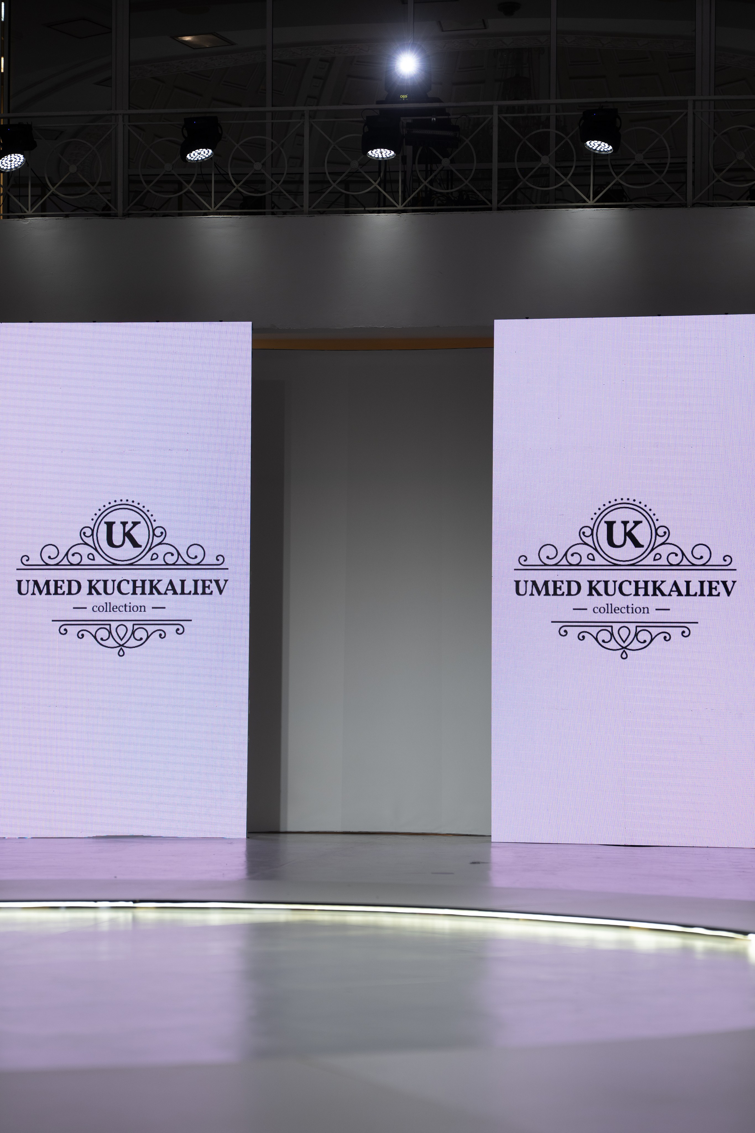 Дизайнер Umed Kuchkaliev. Сайт Алматинского НЮ АРТ, будуар и фэшн фотографа Дениса Карпенко