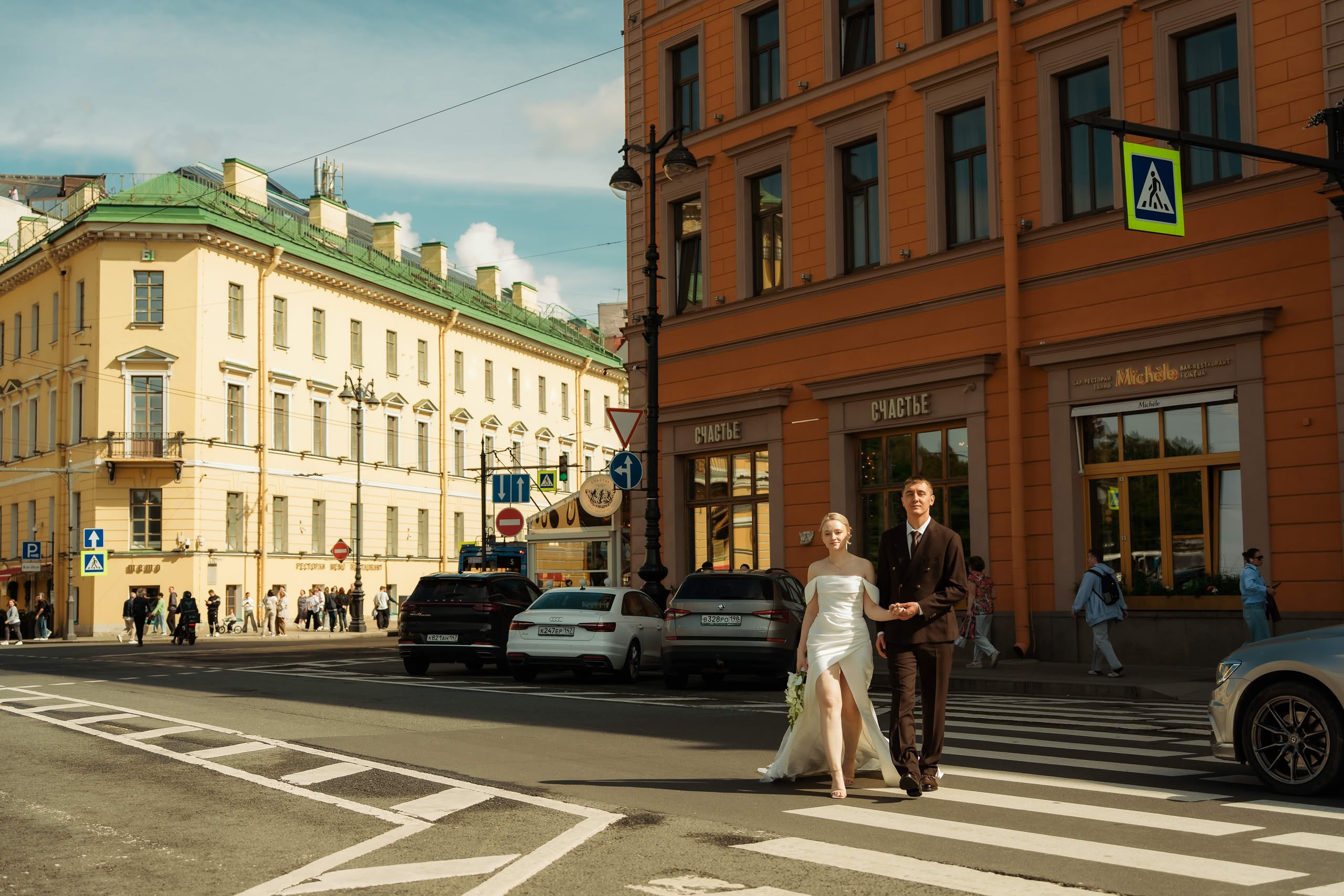 Свадебная фотосессия в Санкт-Петербурге — Академия Штиглица и Исаакиевский собор