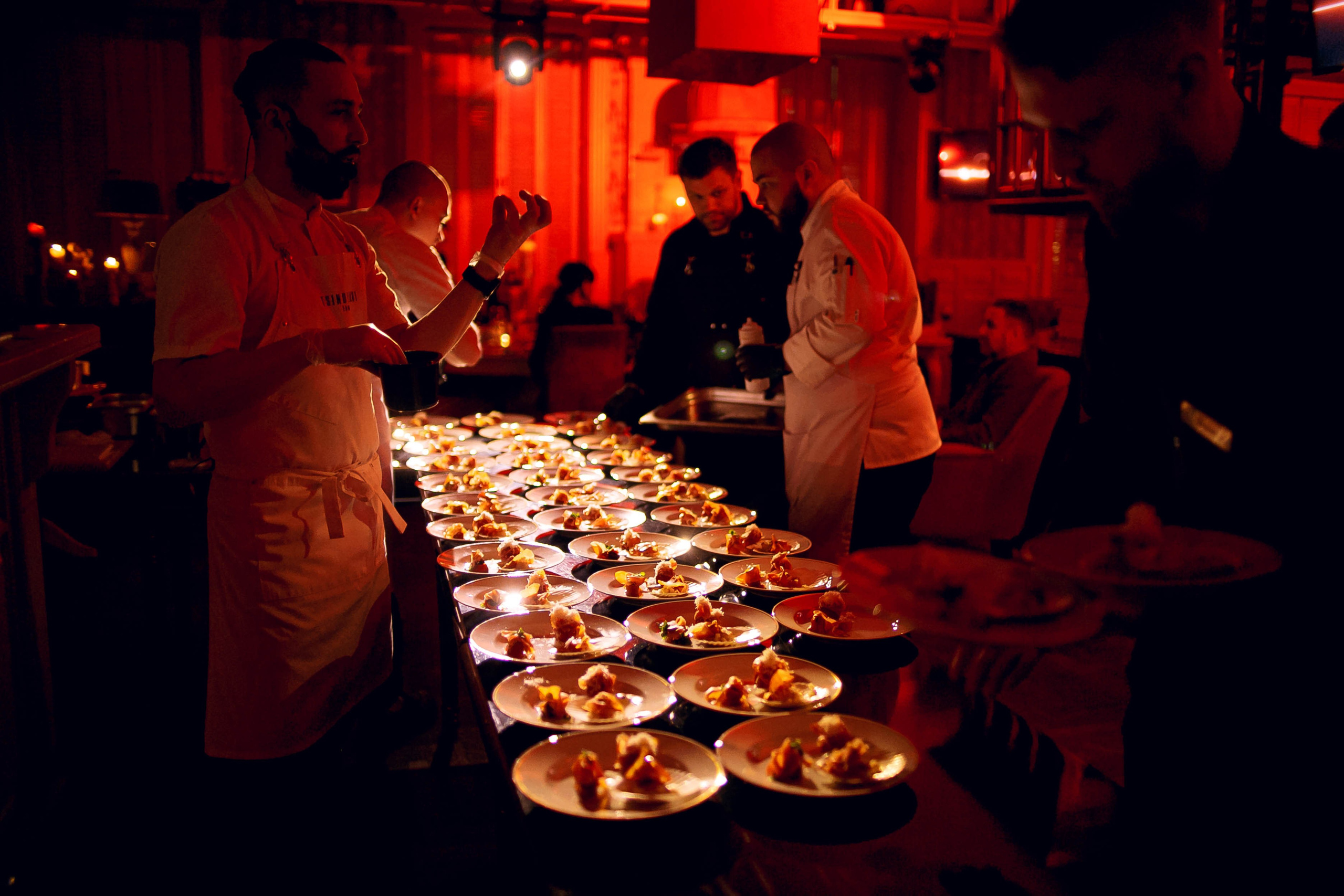 Гастроужин в «Дом культуры и отдыха». Ваш репортажный фотограф Артемий Антонов