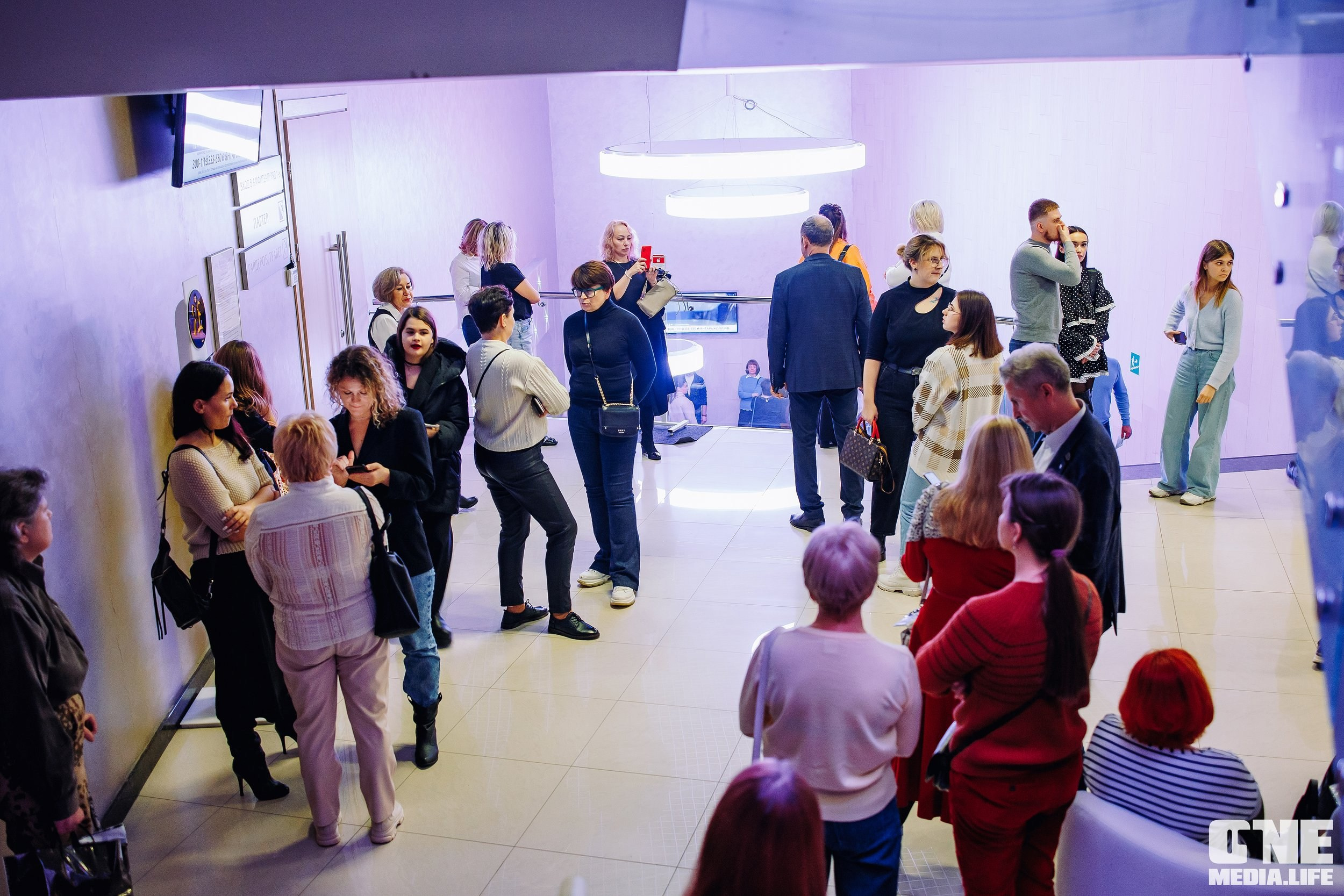 Фоторепортаж с концерта Ёлки. One Media Life: фоторепортажи, фотоотчеты с мероприятий и заведений