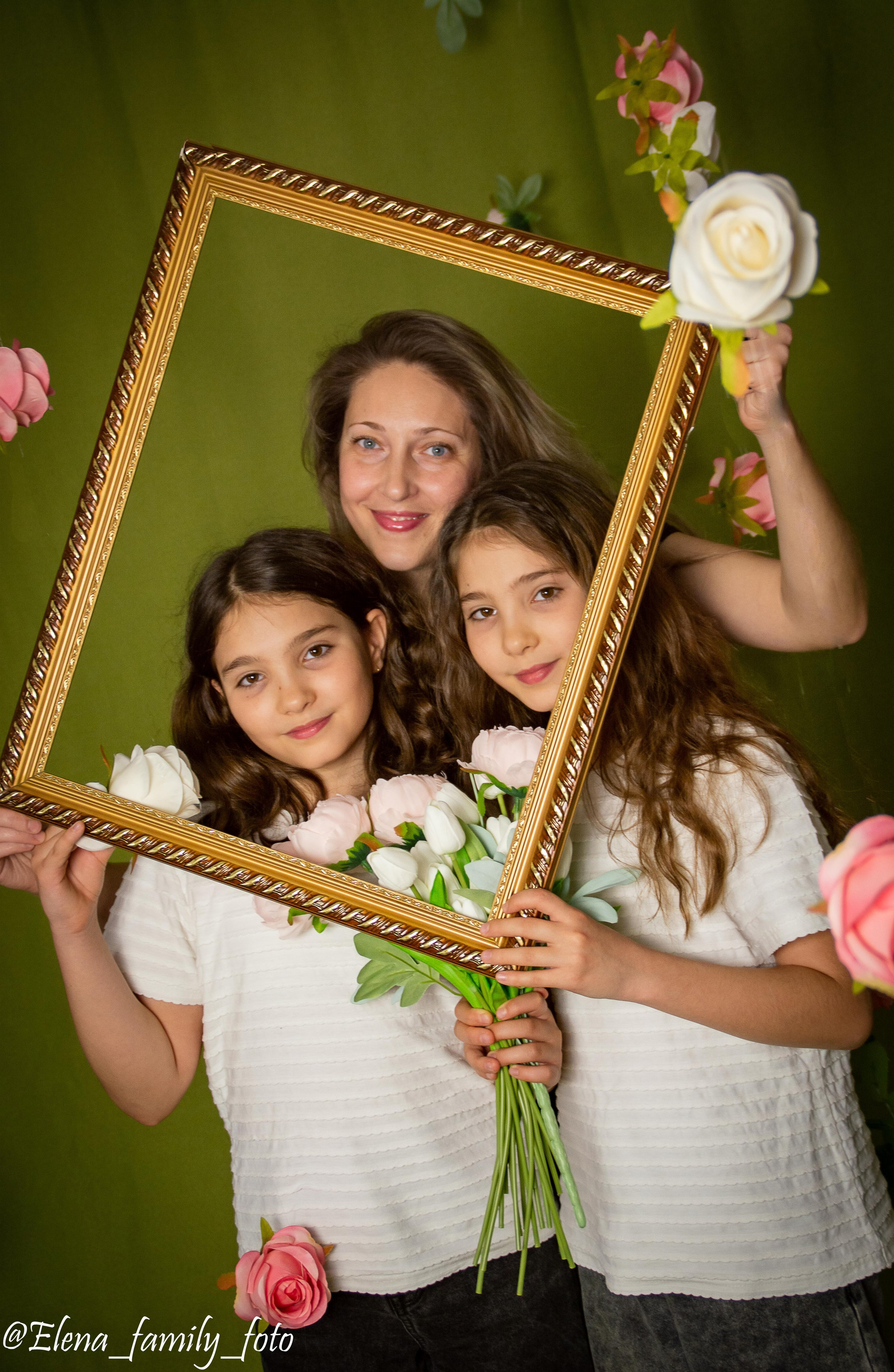 Цветочный фотосет. Елена Волкова семейный фотограф в станице Гостагаевской города-курорта Анапа