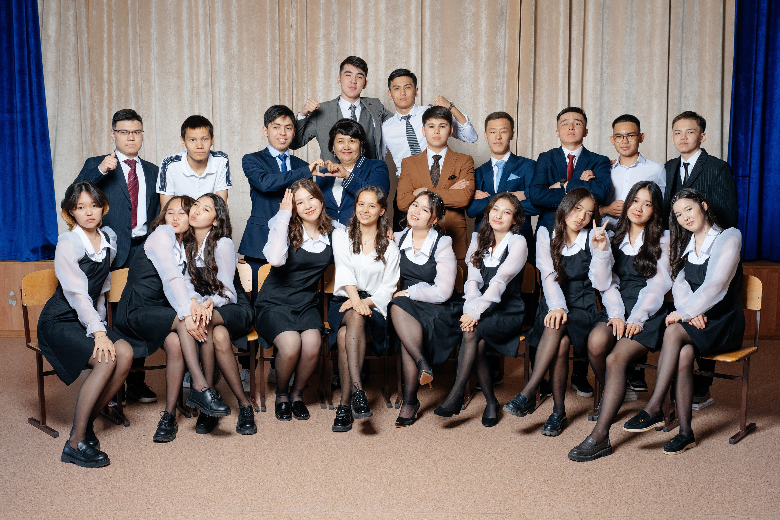 Общие кадры в школе. Выпускные альбомы в Нур-Султане (Астана) и по всему Казахстану