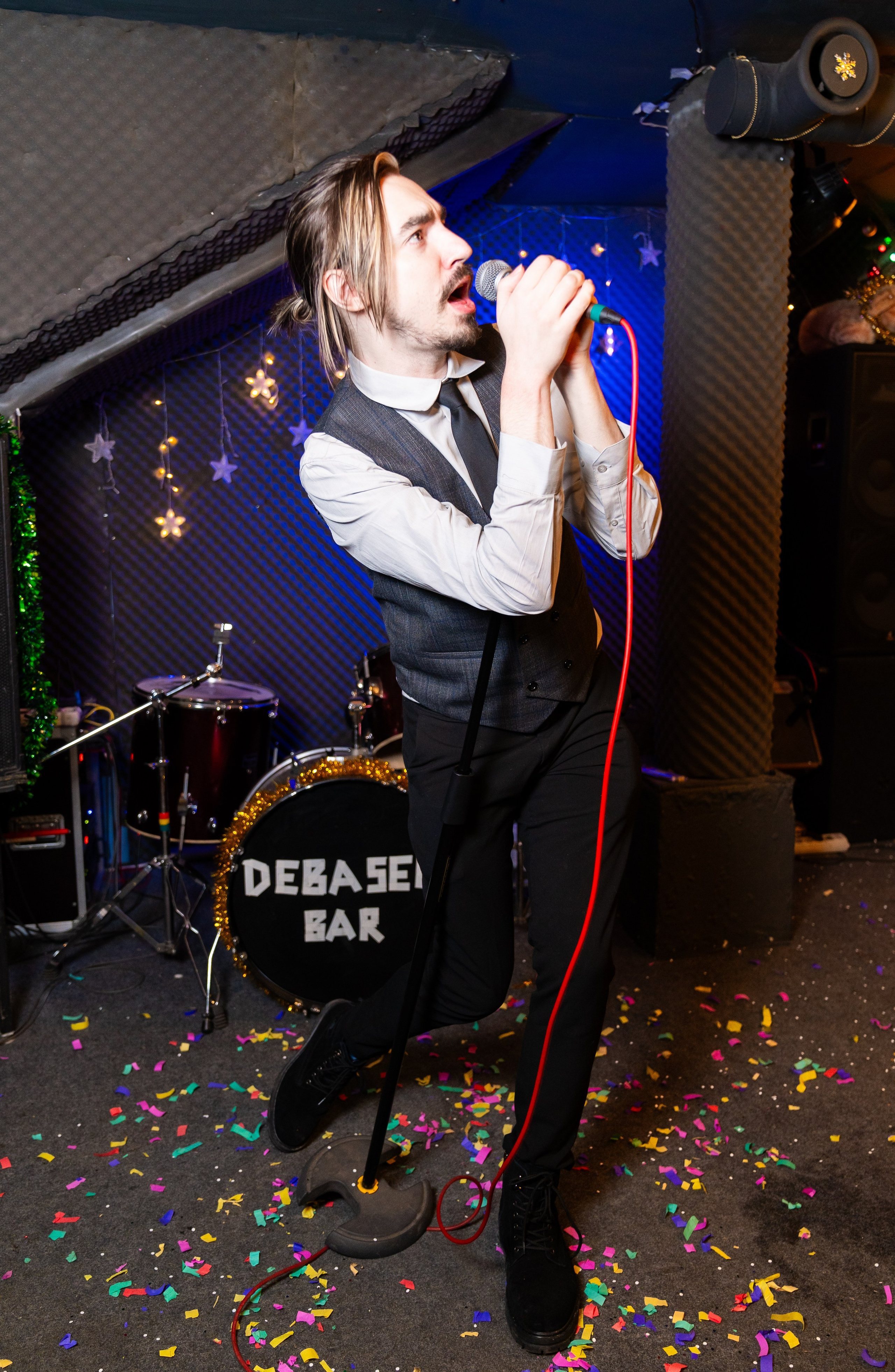 Новый год 2026. Новогодняя ночь 2026 в баре Дебошир (Debaser). Репортажный, street и urban фотограф в Санкт-Петербурге Мальцев Евгений