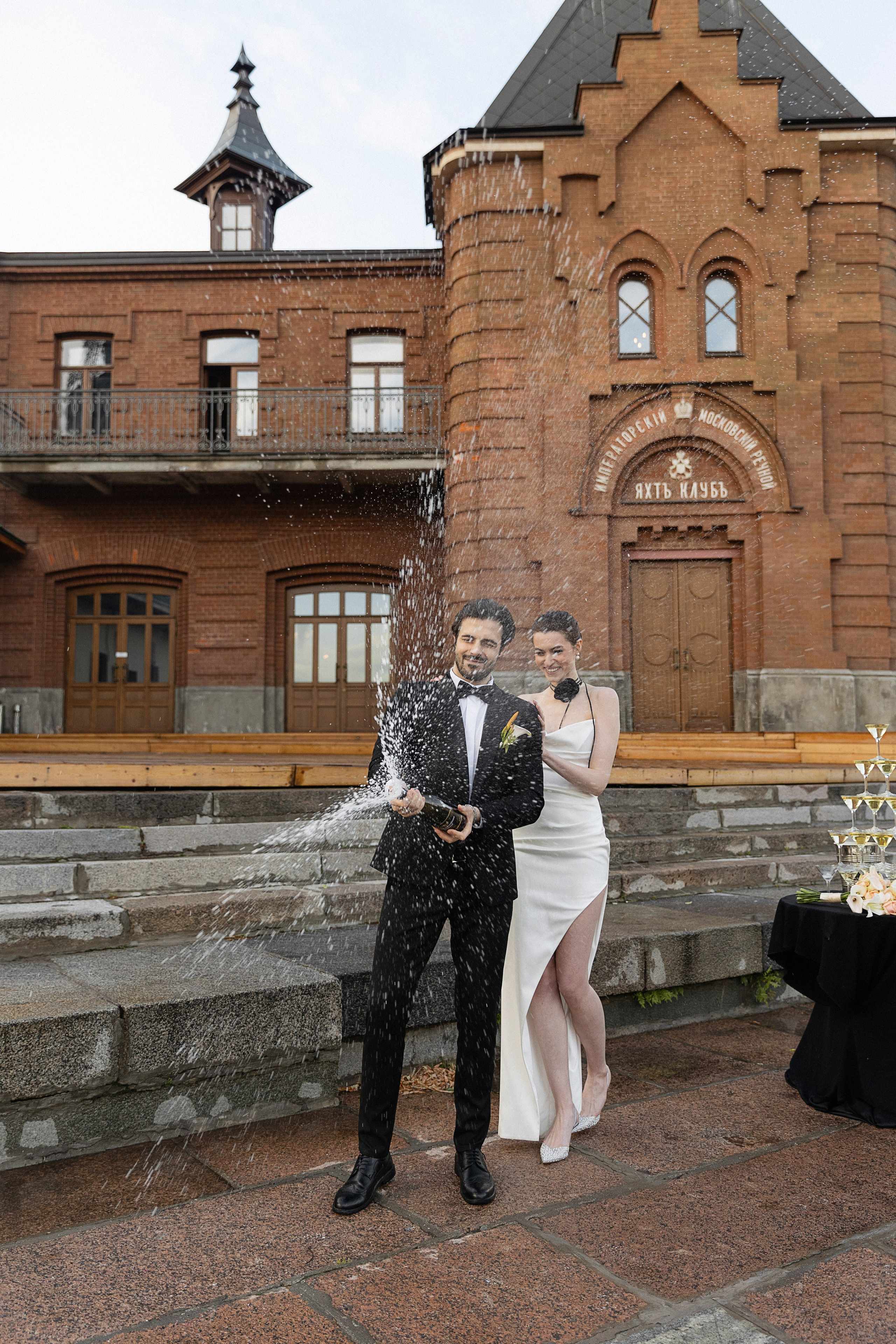 Брызги шампанского. Свадебный фотограф в Москве Полина Лелетко