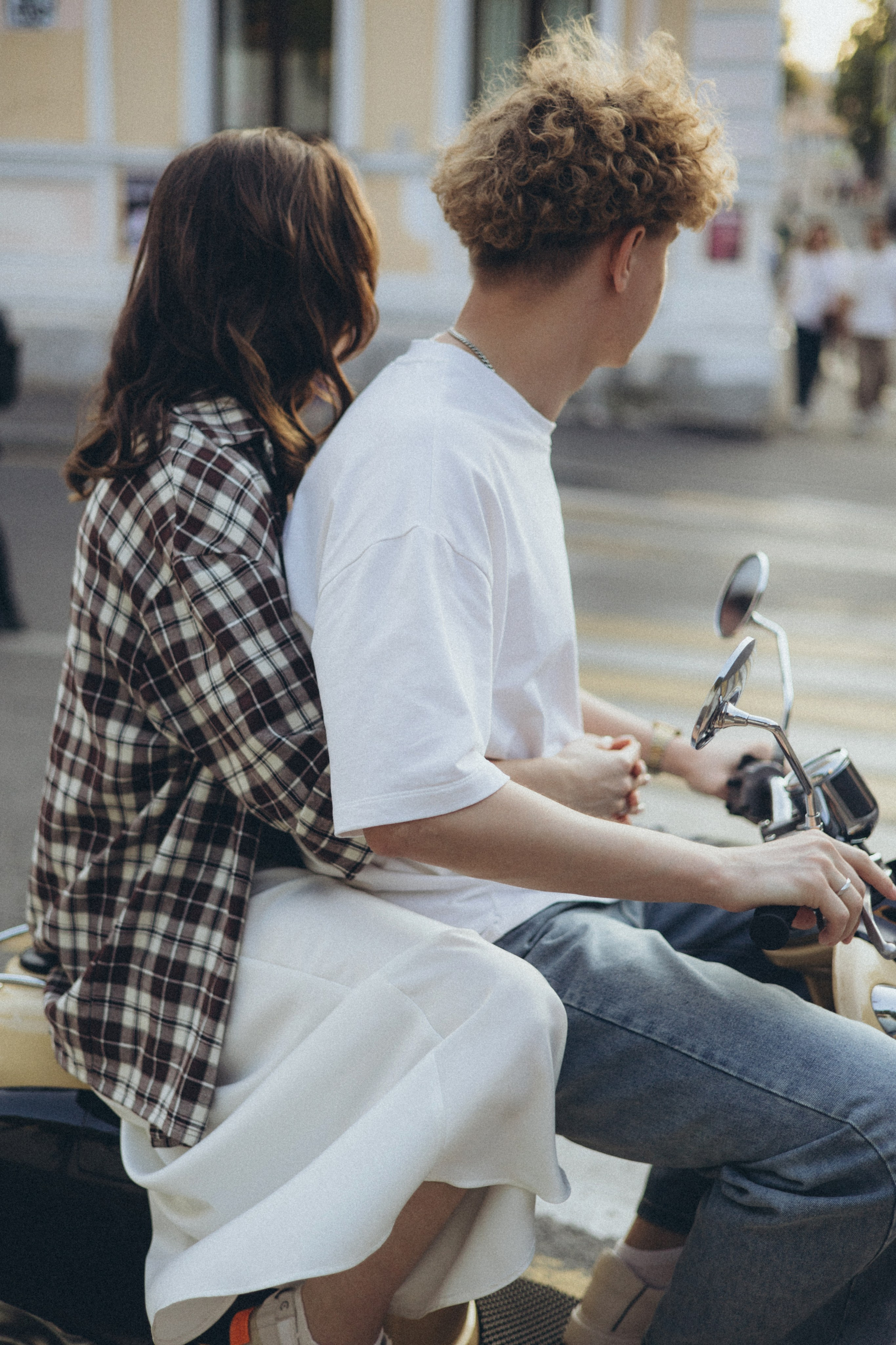 With a breeze. Wedding and family photographer