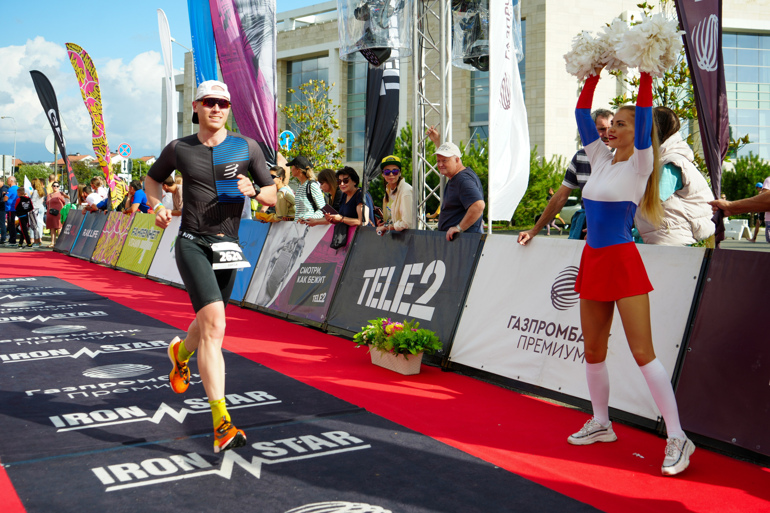 Фотоотчет партнерской интеграции для компании TELE2 на фестивале Ironstar. Репортажный фотограф в Красной Поляне и Сочи Павлюченко Екатерина