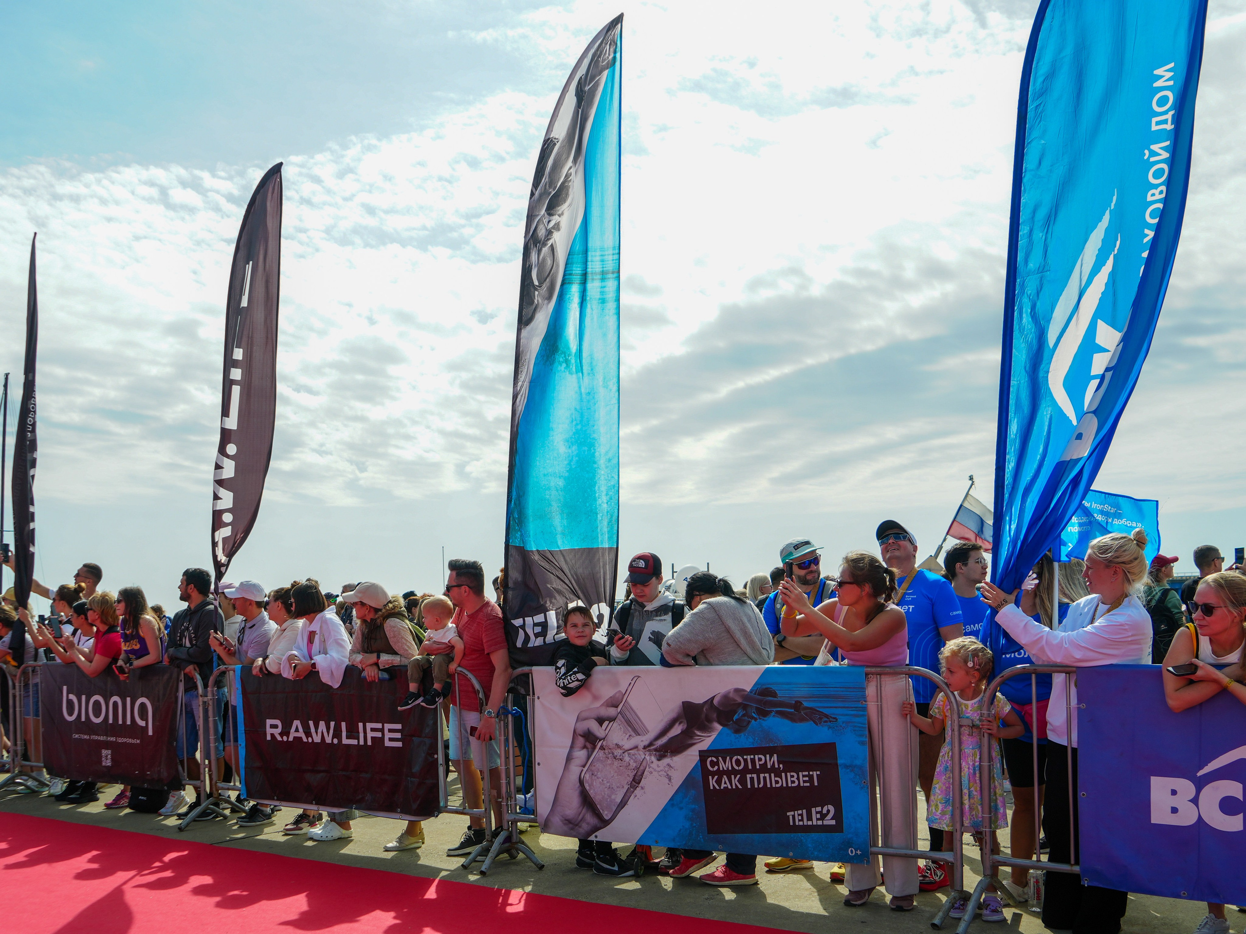 Фотоотчет партнерской интеграции для компании TELE2 на фестивале Ironstar. Репортажный фотограф в Красной Поляне и Сочи Павлюченко Екатерина