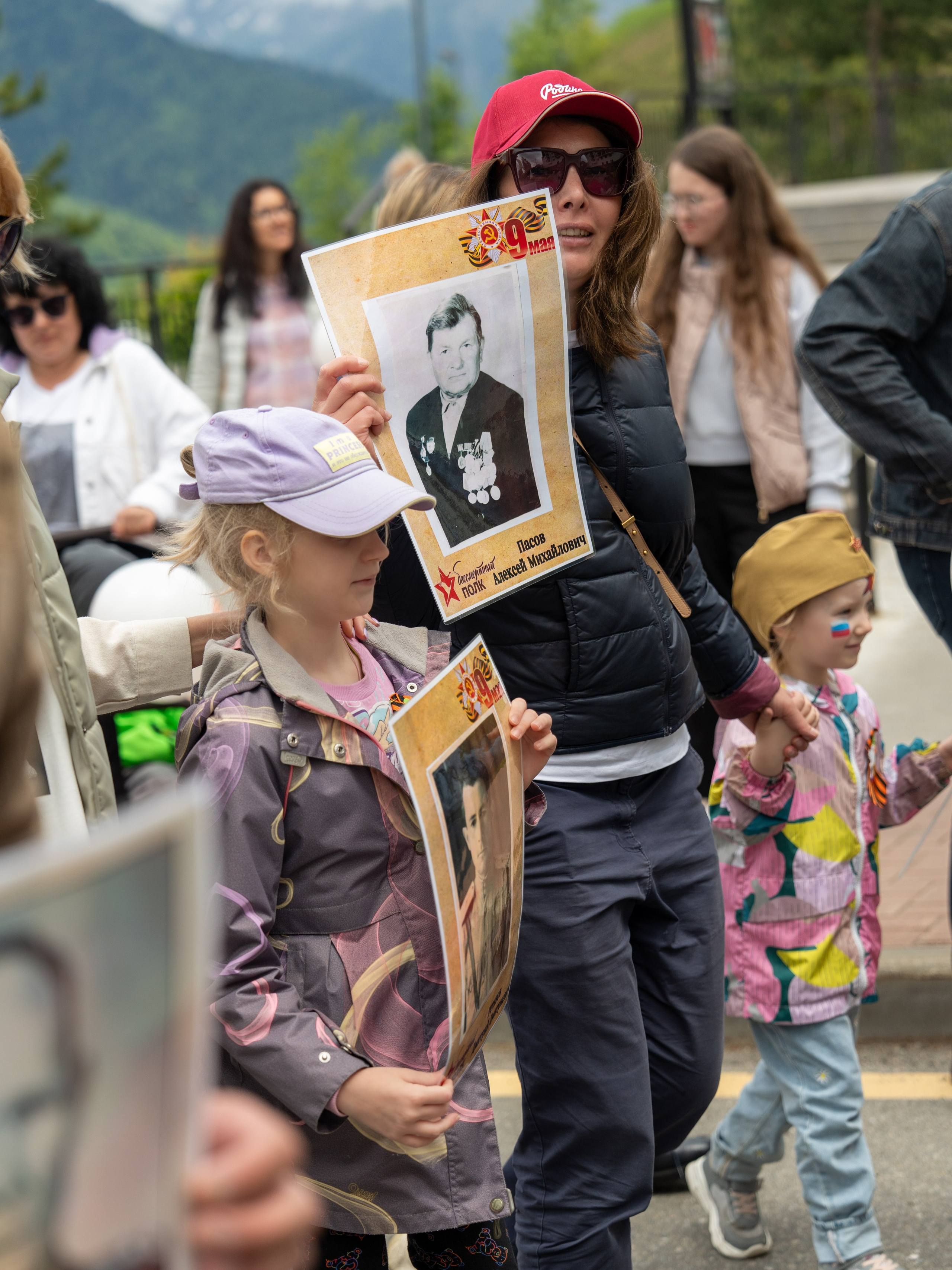 Шествие бессмертного полка 9 мая 2024 Rosa Springs. Репортажный фотограф в Красной Поляне и Сочи Павлюченко Екатерина