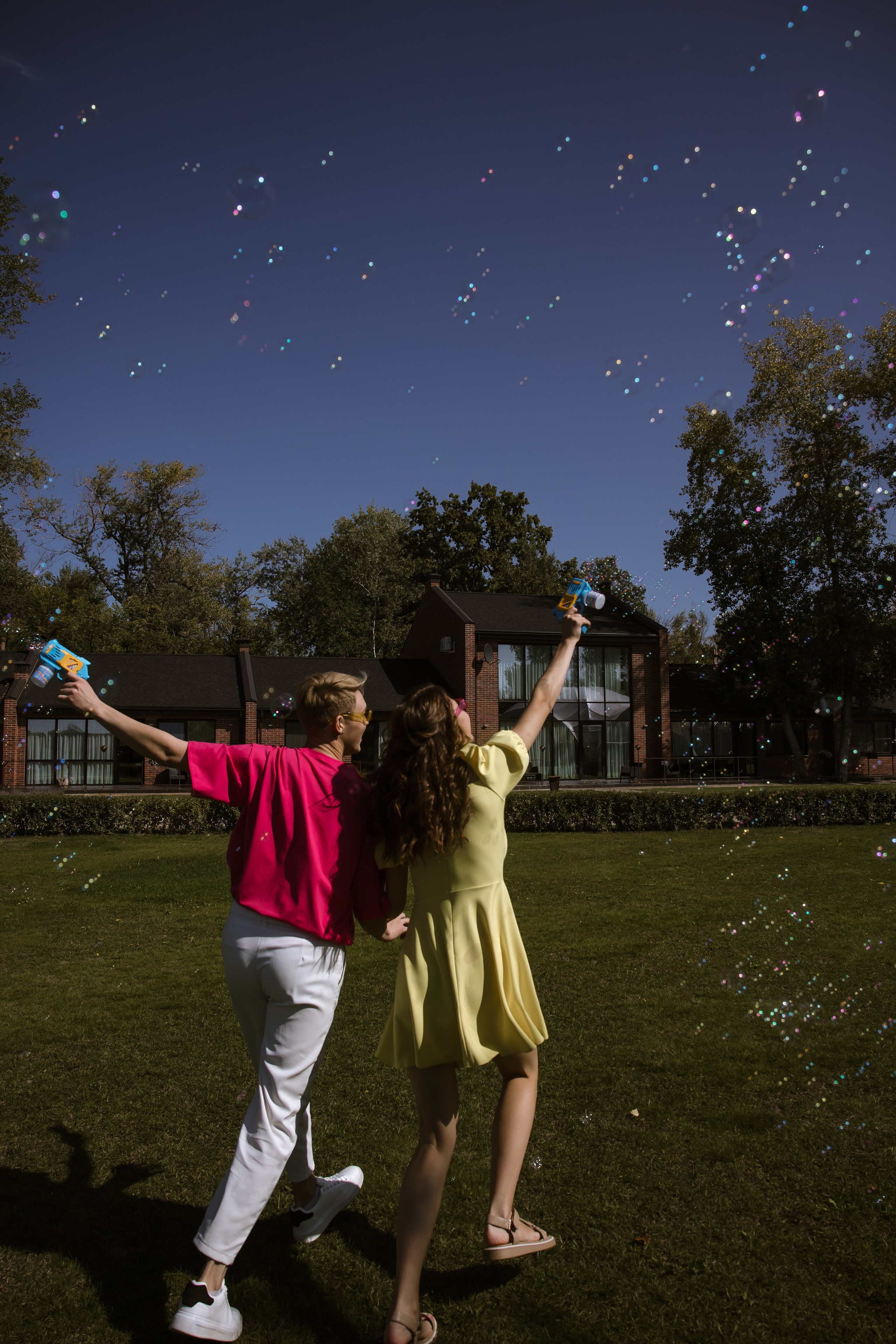 Яркая неоновая свадебная фотосессия в «Нет на карте». Свадебный и семейный фотограф в Самаре и Тольятти | Елена Топанцева