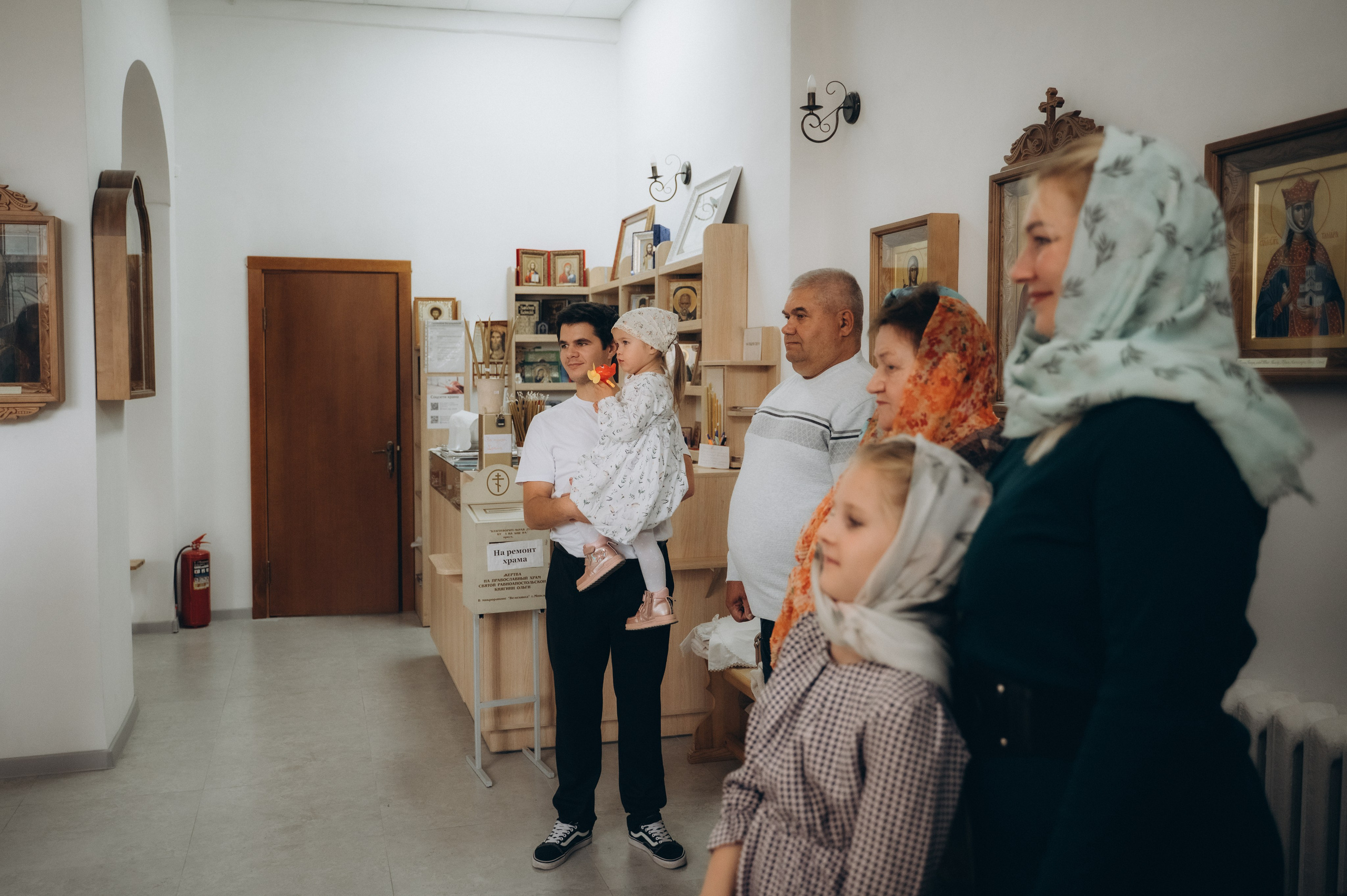 Крещение Ромы (Приход храма святой Равноапостольной княгини Ольги). Семейный фотограф в Минске Дарья Дреко