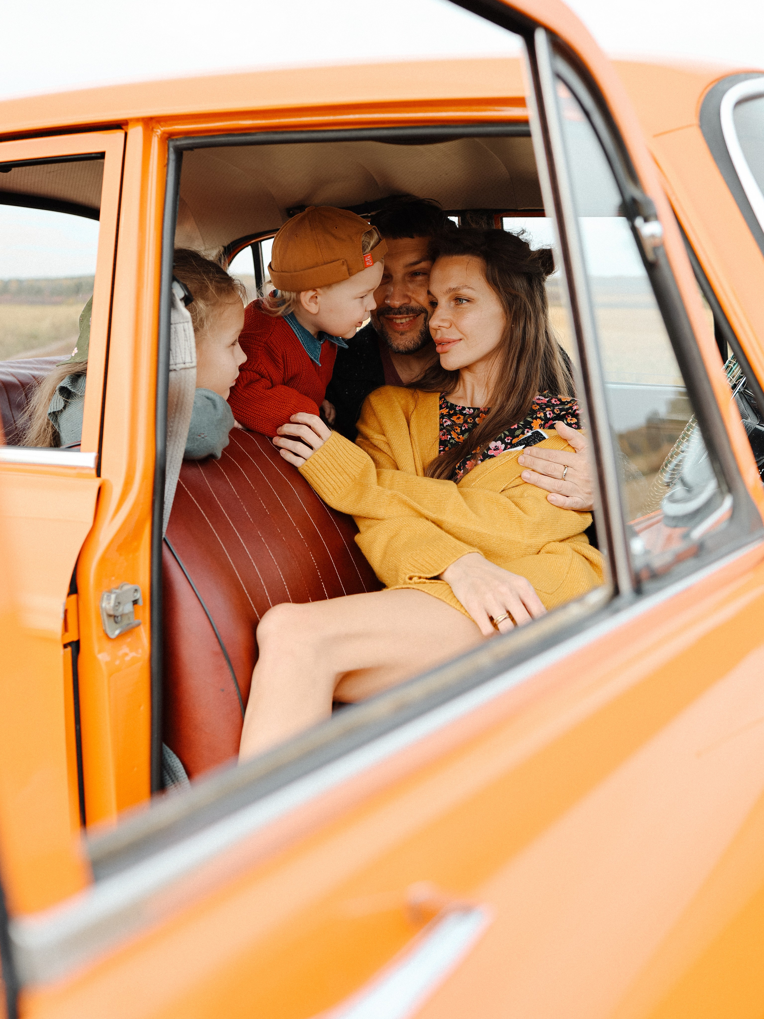 Семья Власовых и ретро авто. Семейный и детский фотограф в  г. Екатеринбурге Холодова Юлия