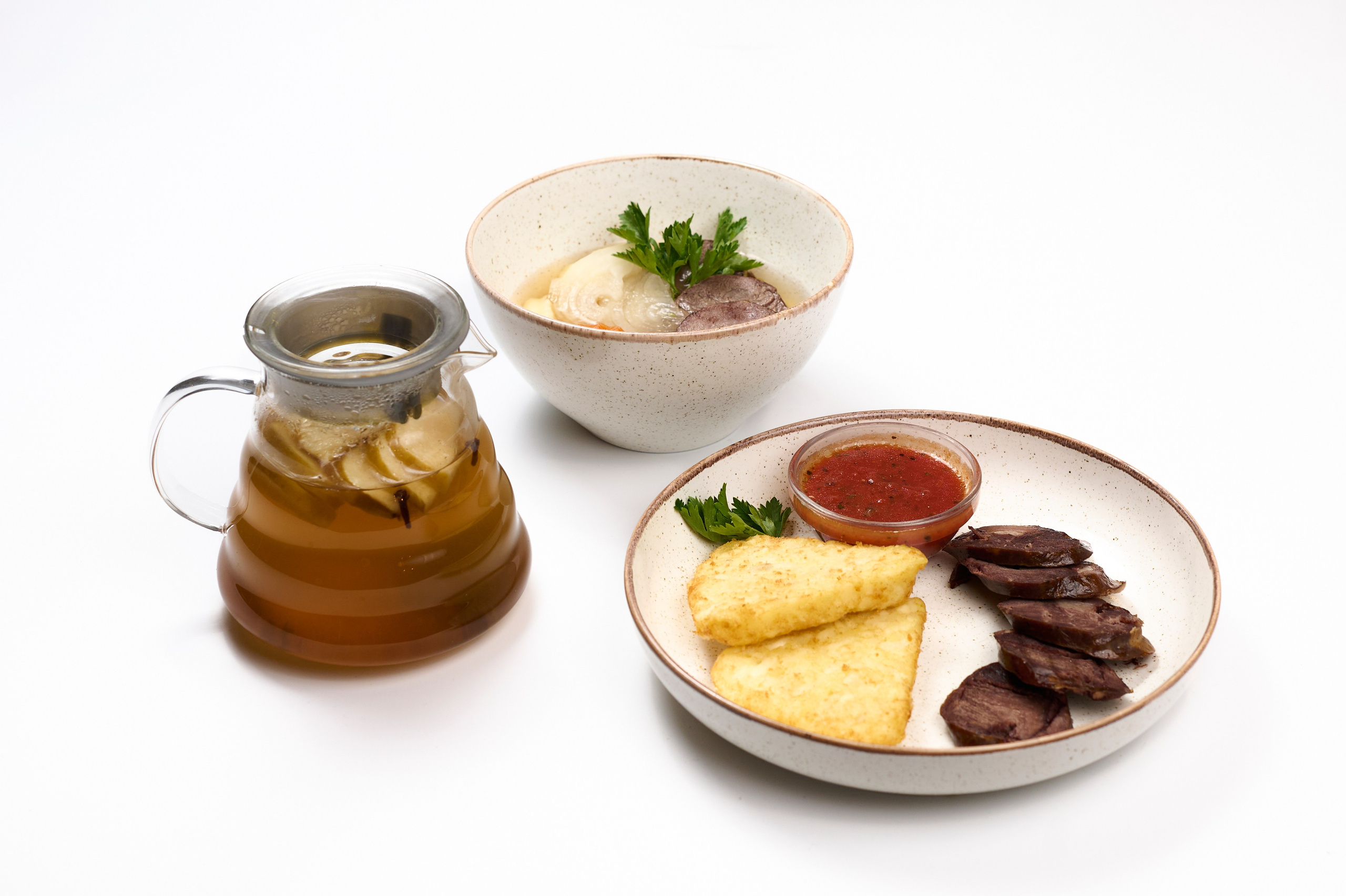 фотосъемка комбо чай суп кызылык на тарелке на белом фоне в Уфе