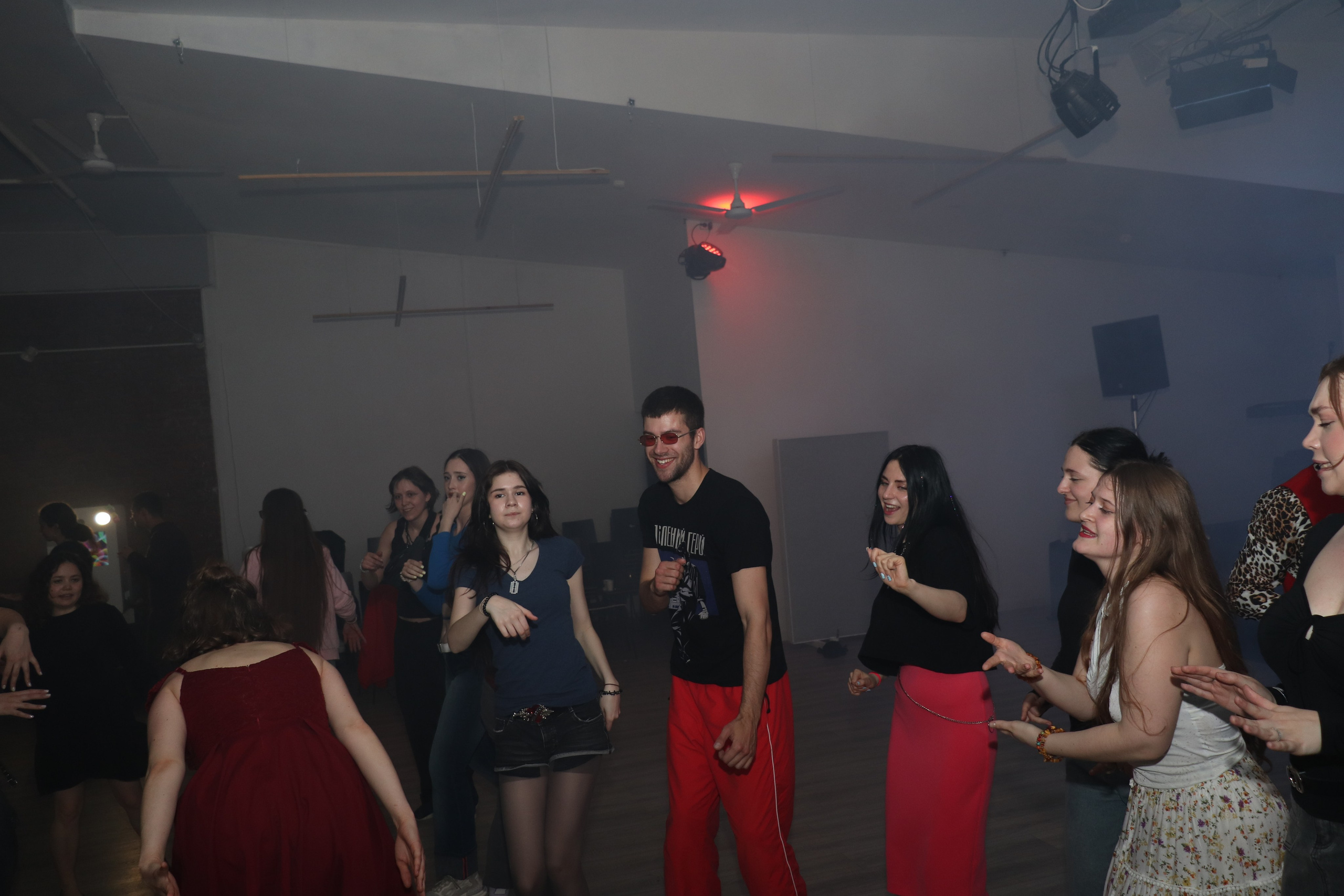 Дискотека 90х молодёжного «клуба 52». Ивентный фотограф в Санкт-Петербурге Олег Комков