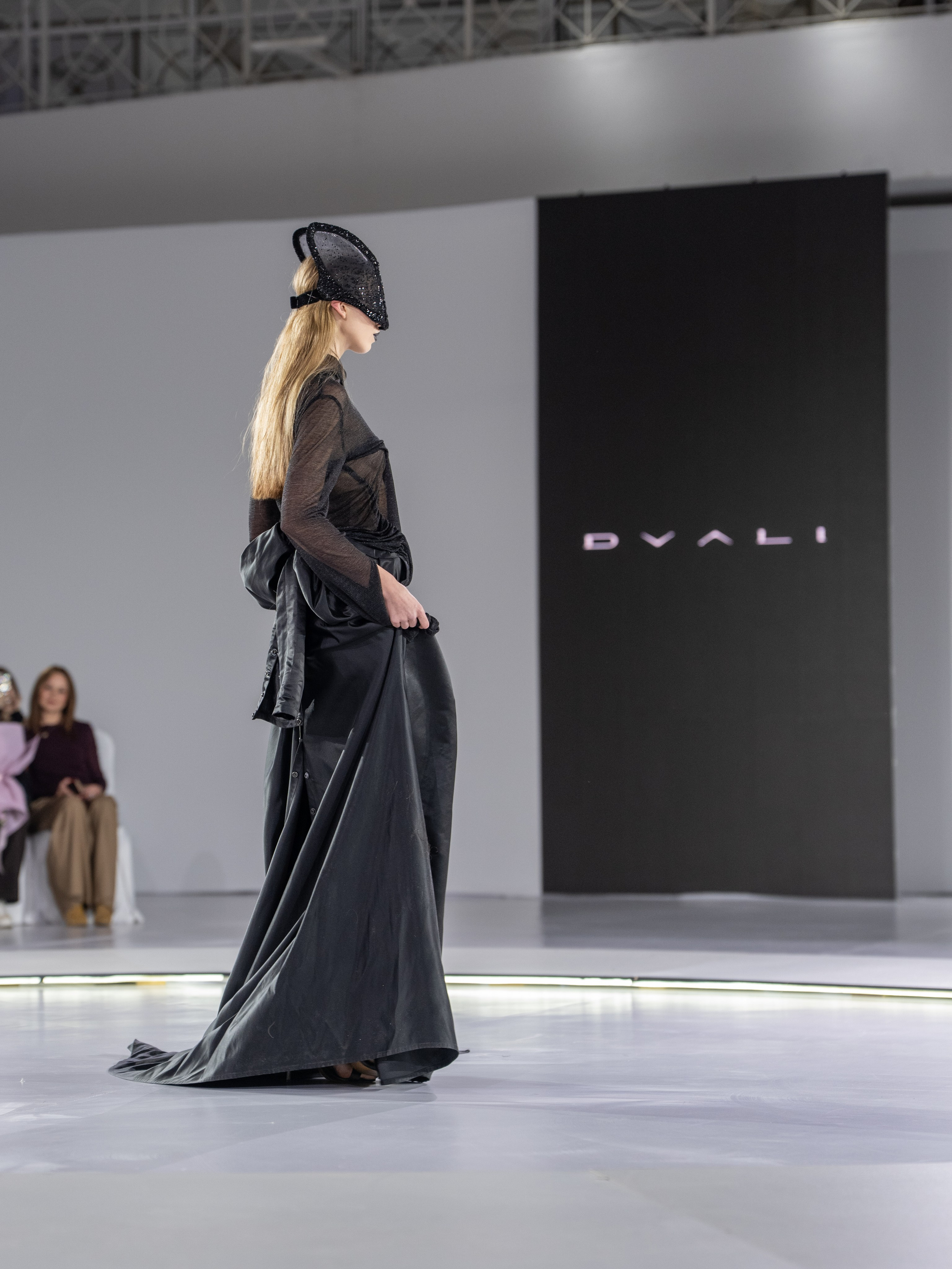 Дизайн DVALI. Сайт Алматинского НЮ АРТ, будуар и фэшн фотографа Дениса Карпенко