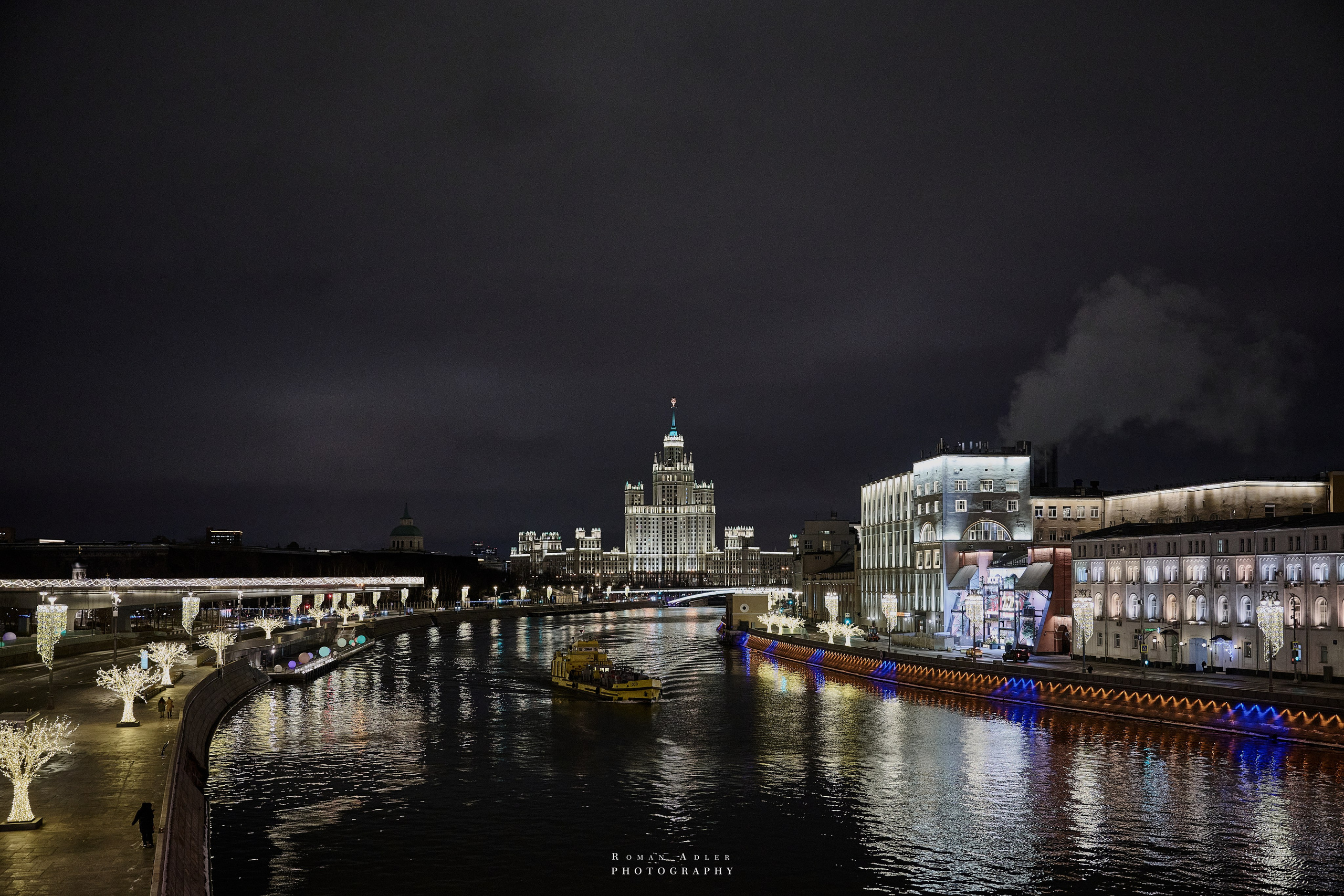 Новогодняя ночная Москва 2025. Фотограф Роман Адлер