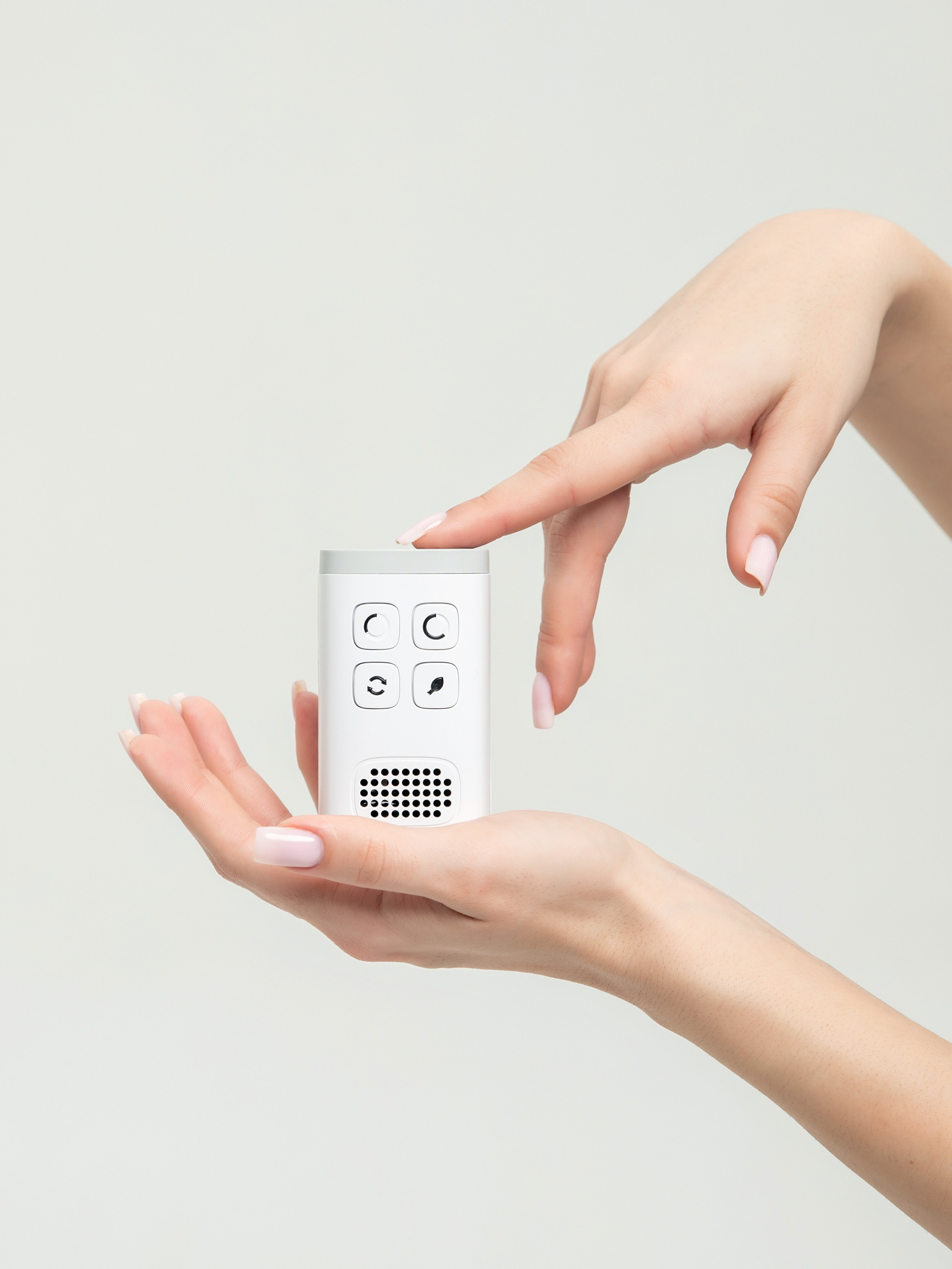 Фото товара в руке для маркетплейса Ozon