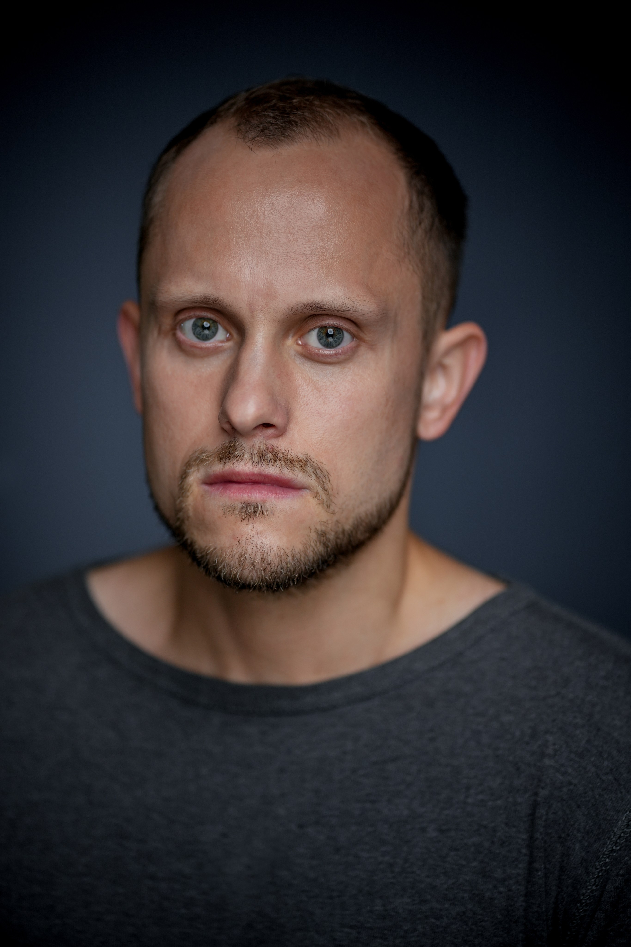 Актёр Роман Якимчук. Портретная съемка в Москве, студийный фотограф Игорь Фомин