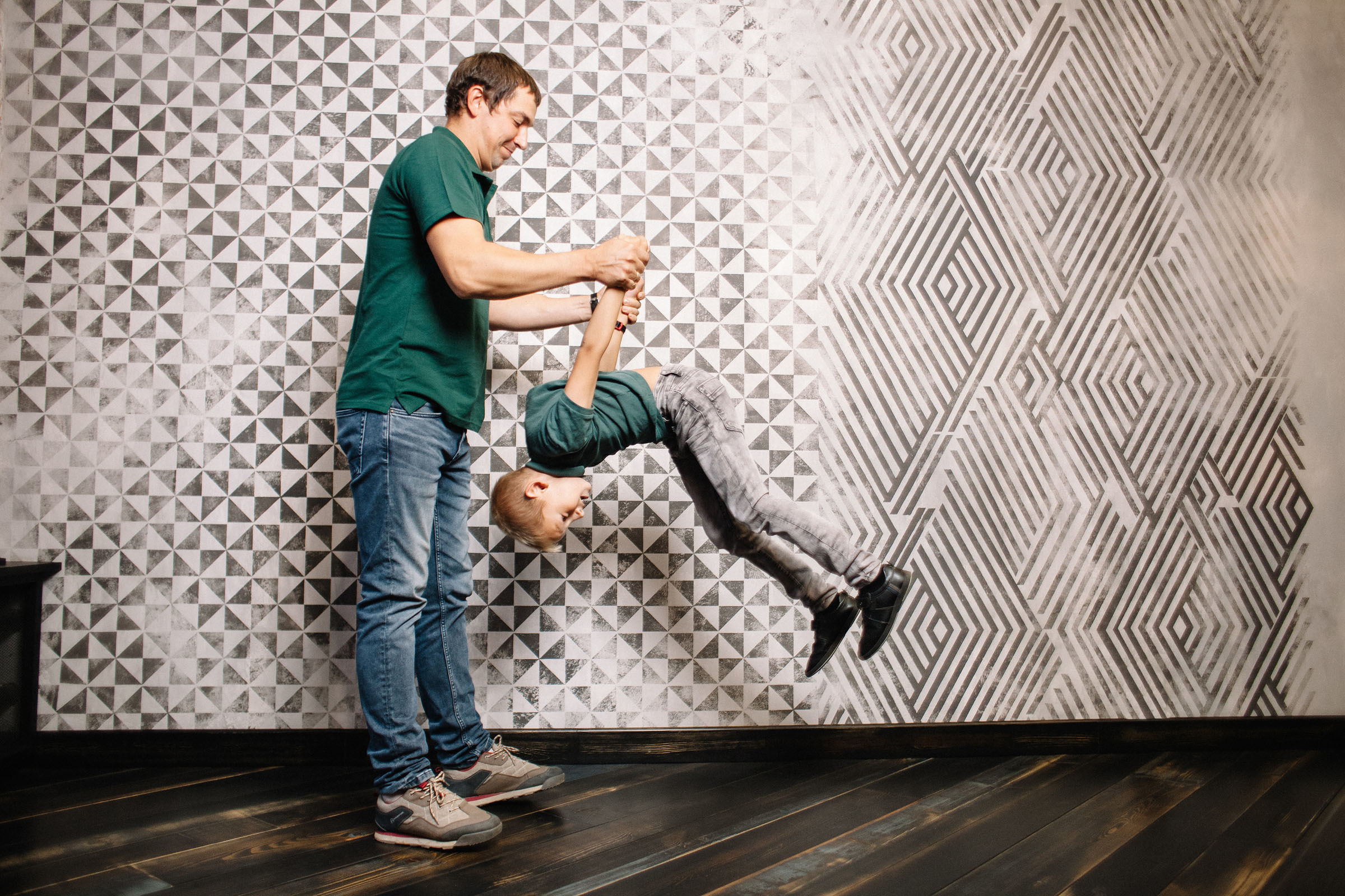 В фотостудии Веретено. Семейный и свадебный фотограф в Майкопе Михаил Мартиросян