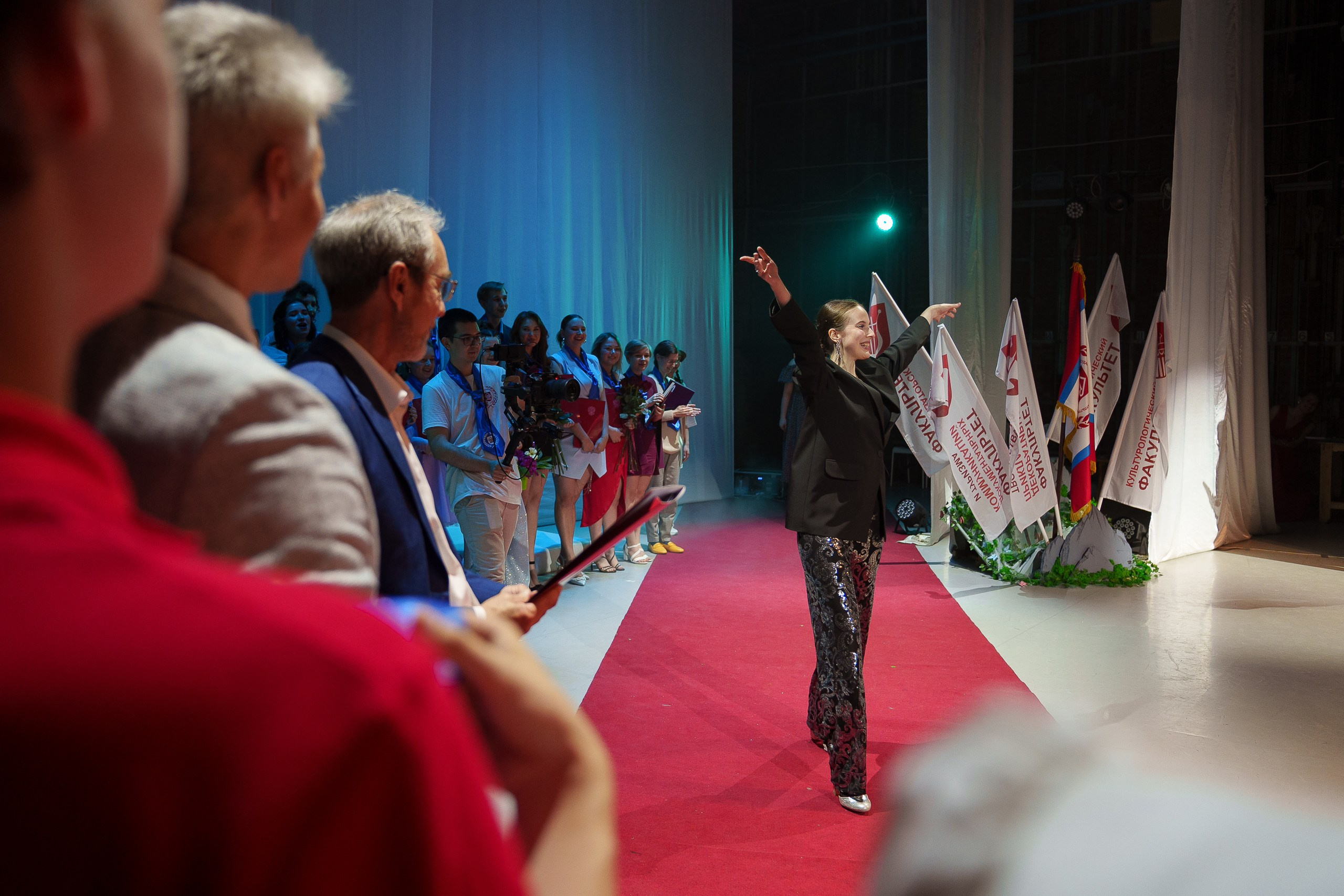 Церемония вручения дипломов выпускникам «ЧГИК». Фотограф Артём Рауэр