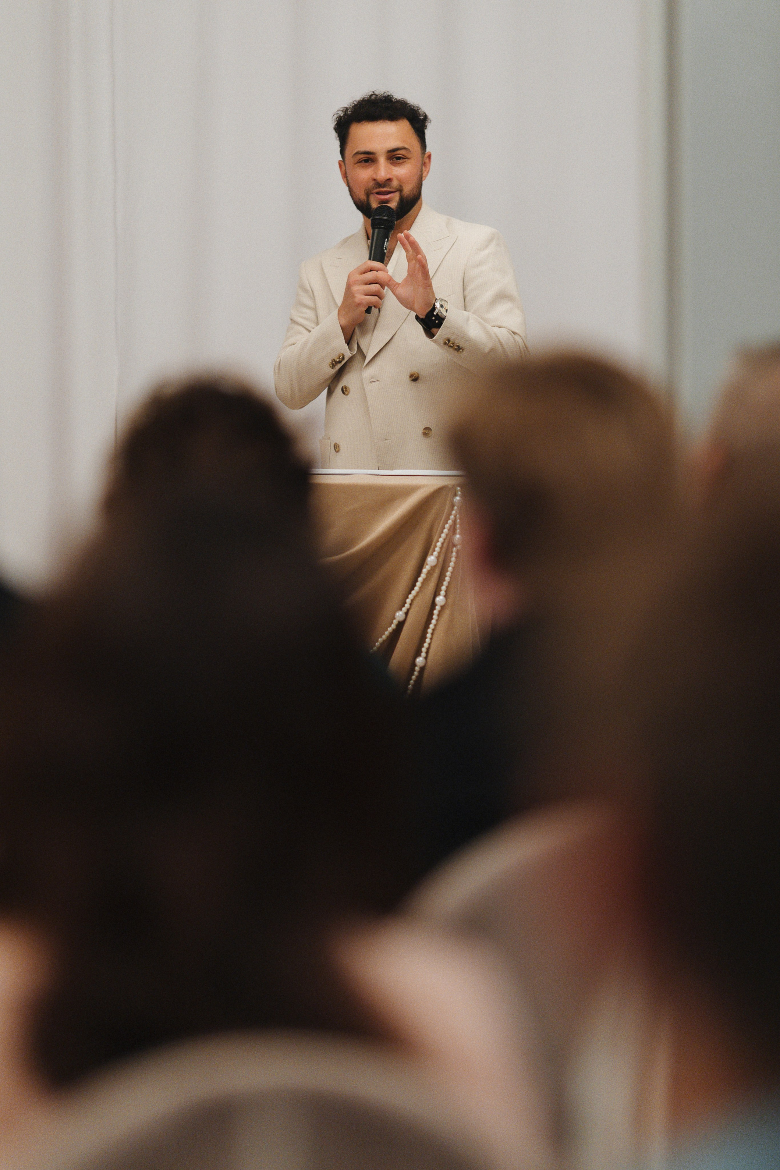 Ведущий Самсон Сахаров