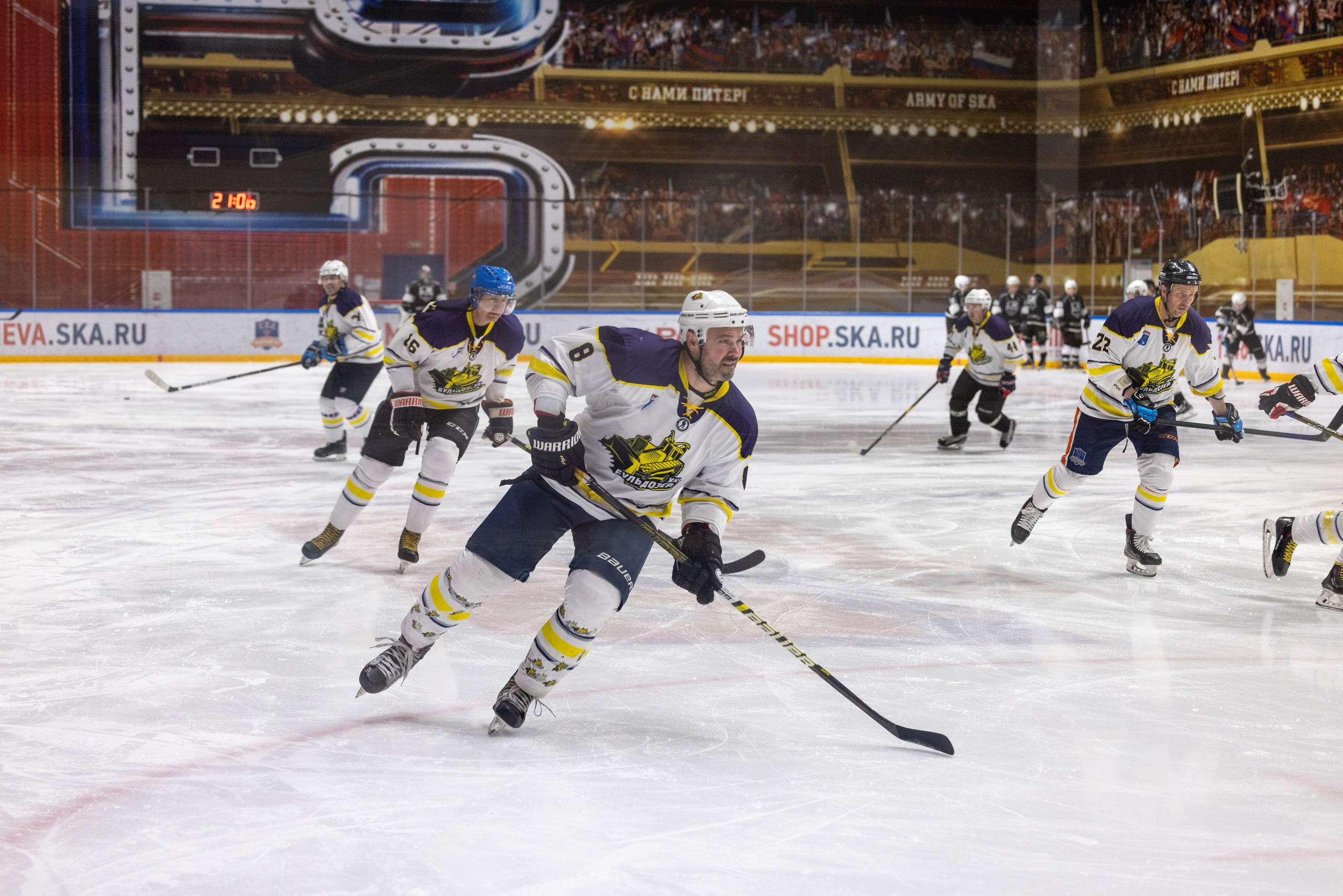 Бульдозер vs. LR-строй. Фотограф Александр Заломаев