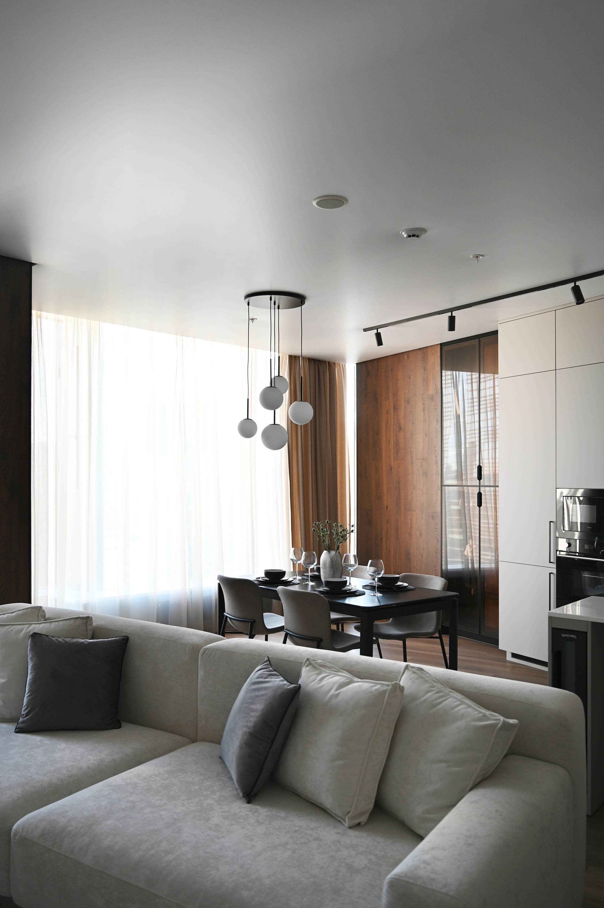 Башня Исеть дизайнер Вероника Миллер. Мебель на заказ