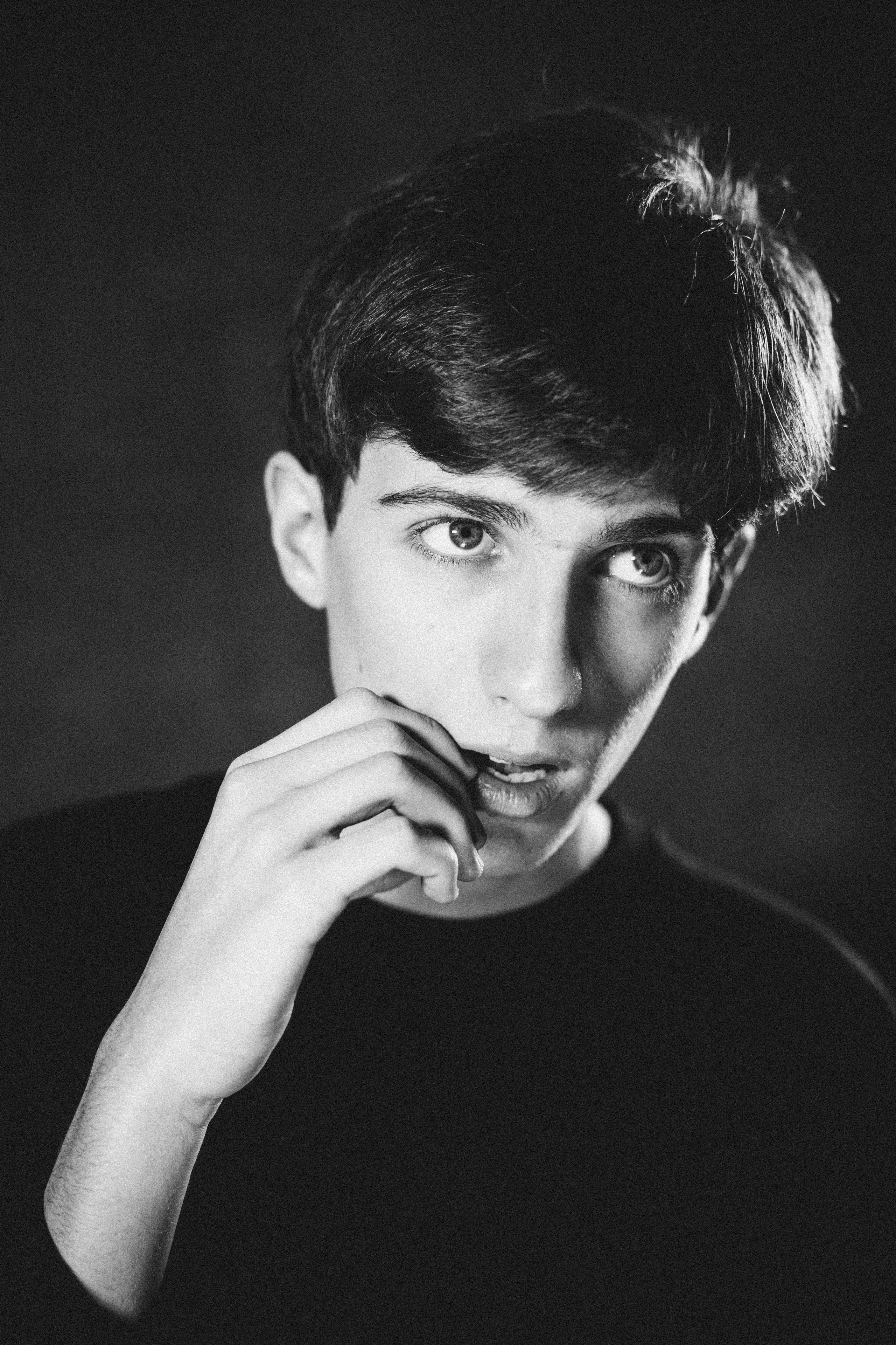 АРТЁМ. Я фотограф из Москвы к Вашим услугам