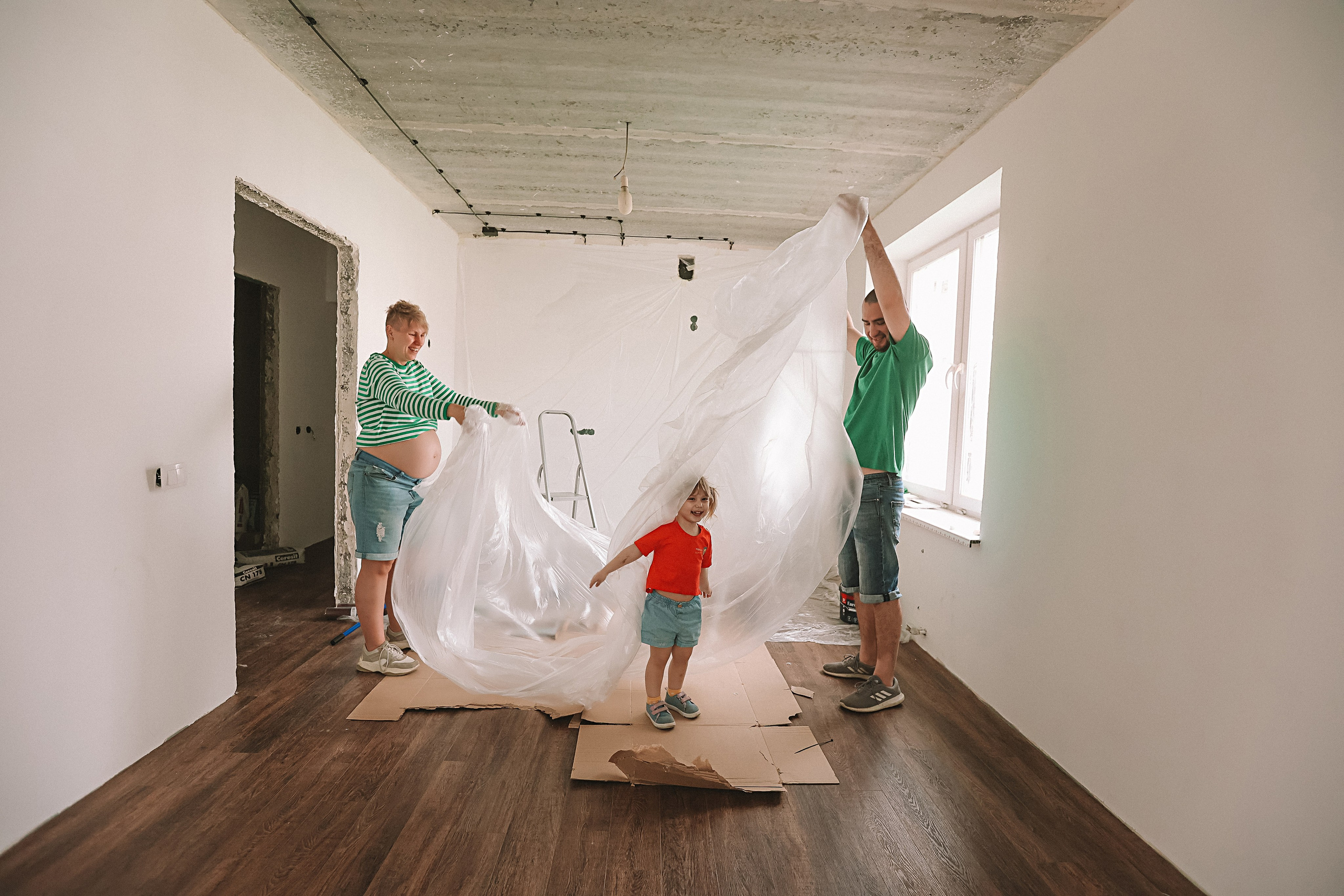 Ремонт. Семейный фотограф Тюмень, фотограф на роды Салмина Мария