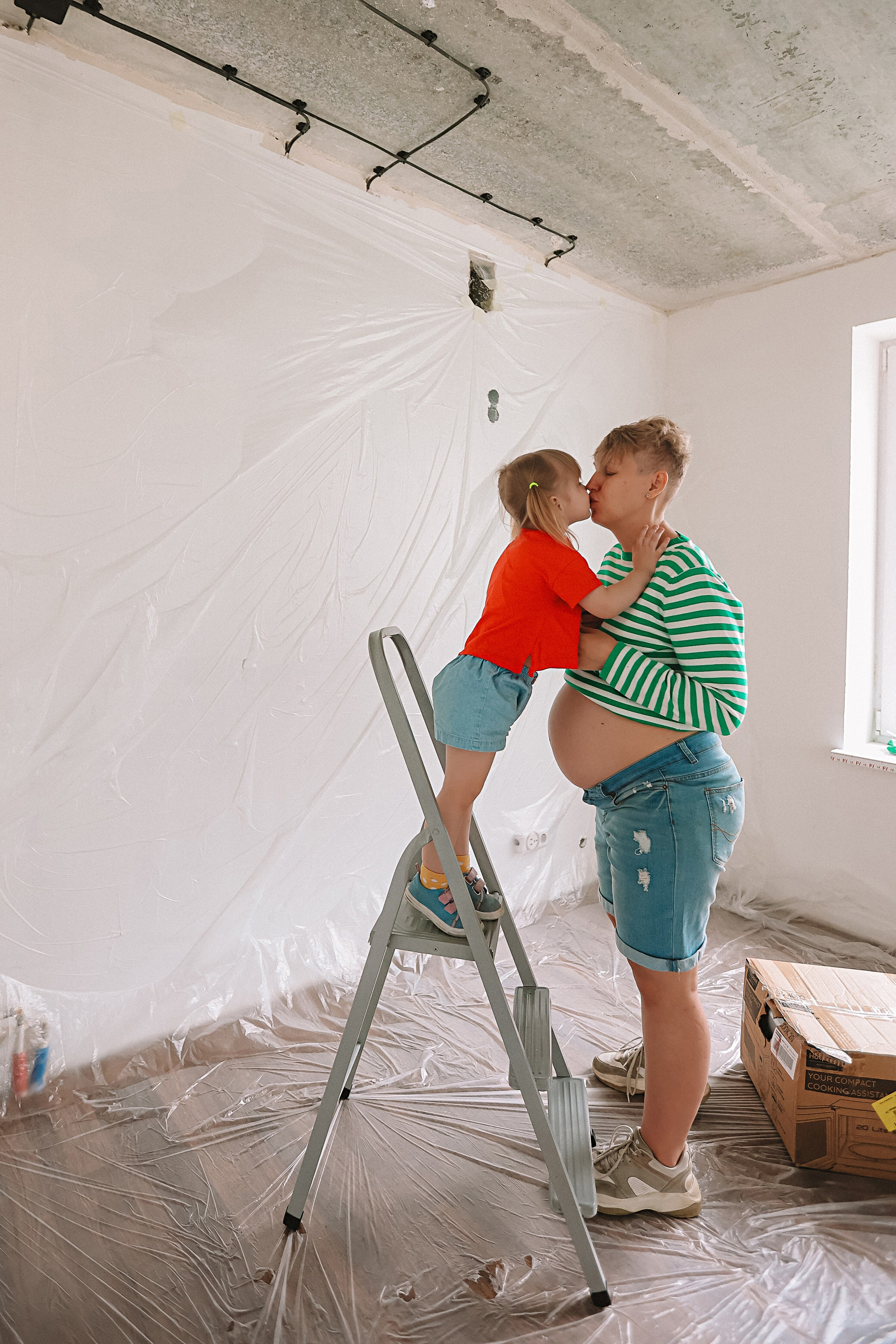 Ремонт. Семейный фотограф Тюмень, фотограф на роды Салмина Мария