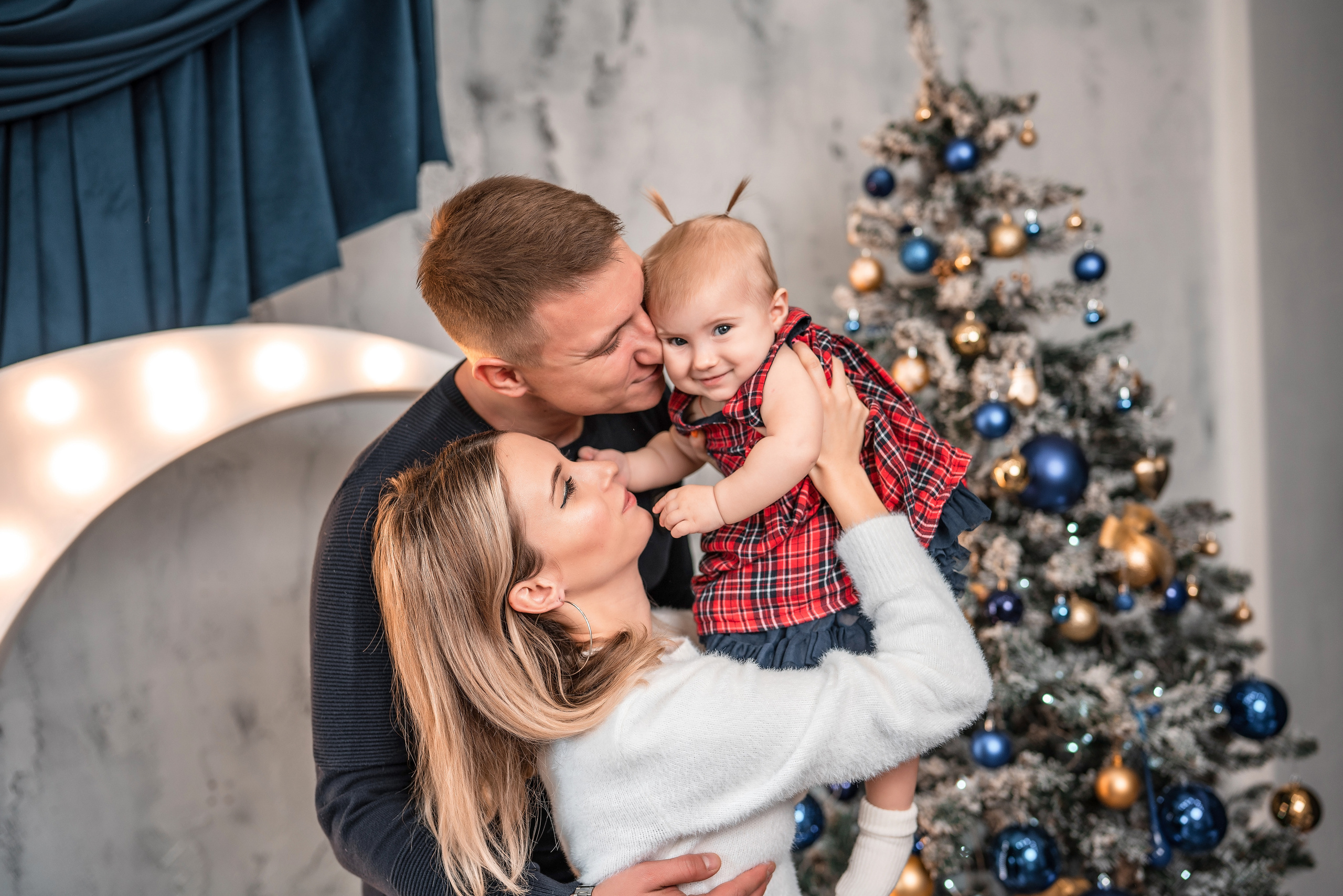 Семейная фотосессия в студии Сочи. Фотограф Сочи