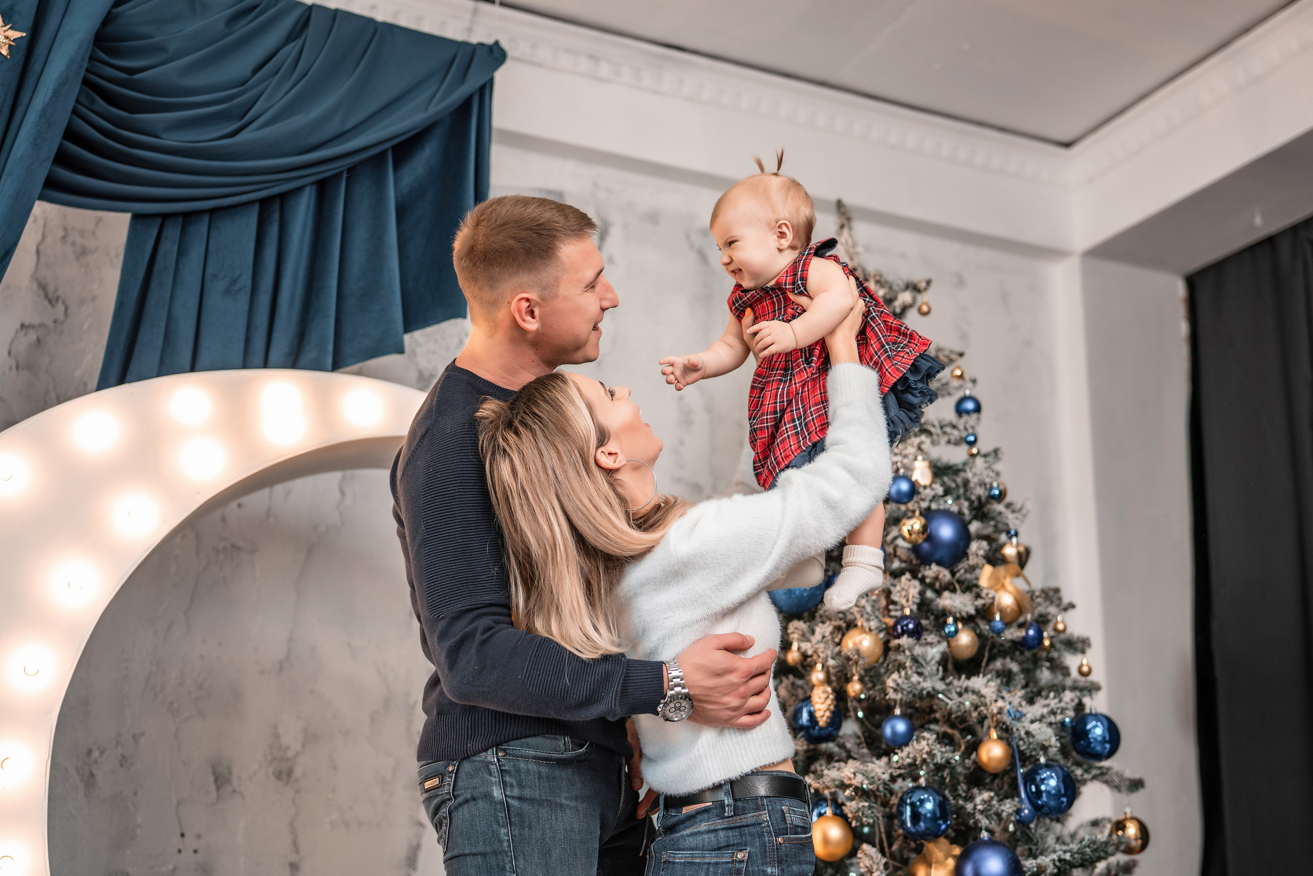 Семейная фотосессия в студии Сочи. Фотограф Сочи