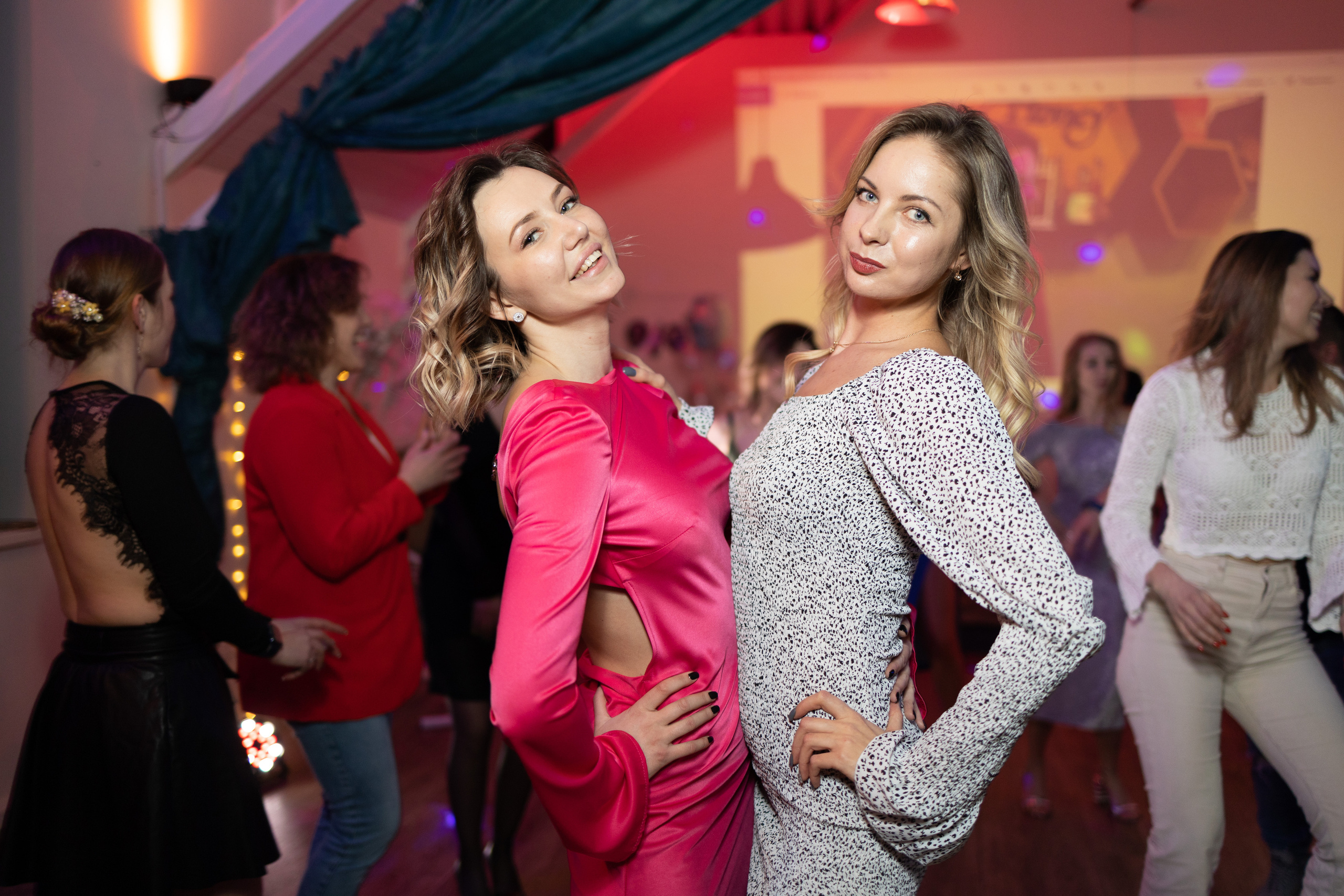 Празднование дня рождения в лофте. Репортажный и студийный фотограф в Москве — Софи