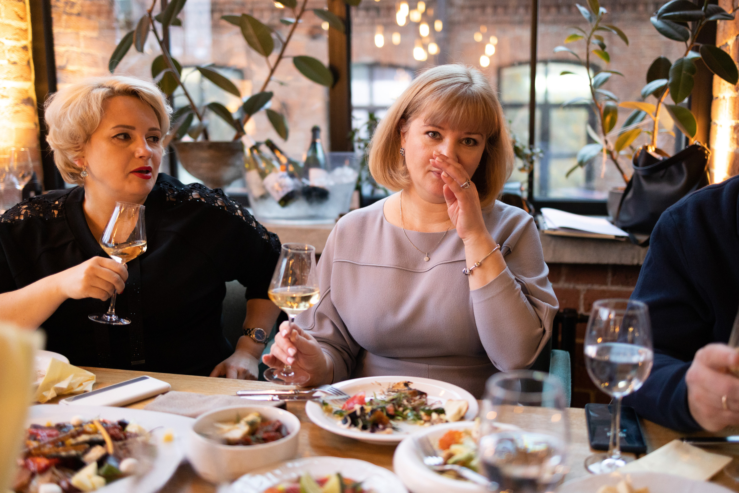 Празднование дня рождения в ресторане. Репортажный и студийный фотограф в Москве — Софи