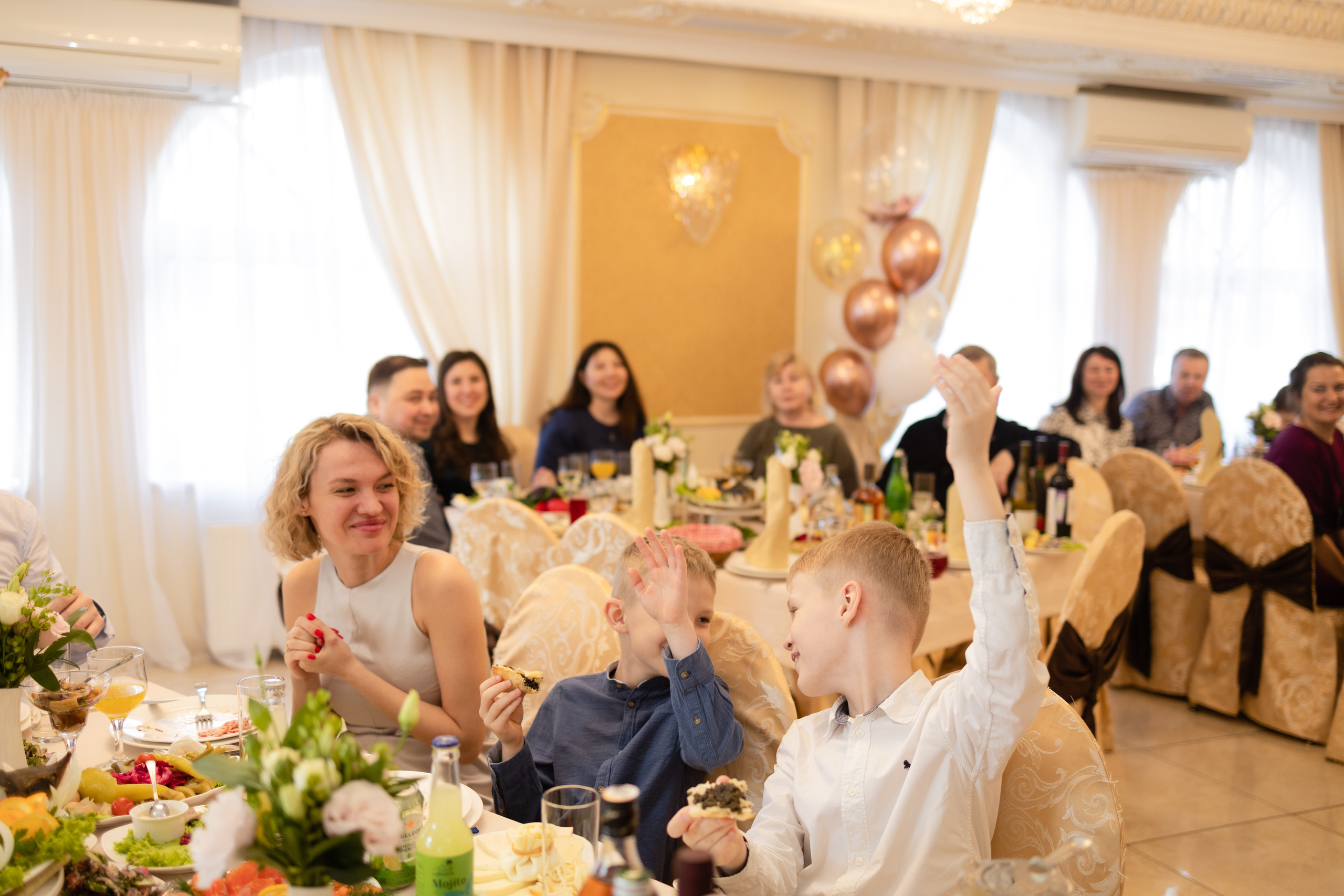 Празднование дня рождения в ресторане. Репортажный и студийный фотограф в Москве — Софи