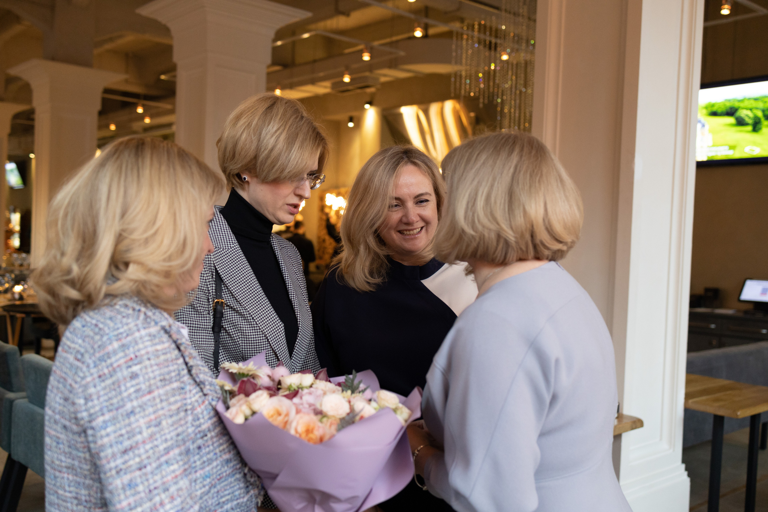 Празднование дня рождения в ресторане. Репортажный и студийный фотограф в Москве — Софи